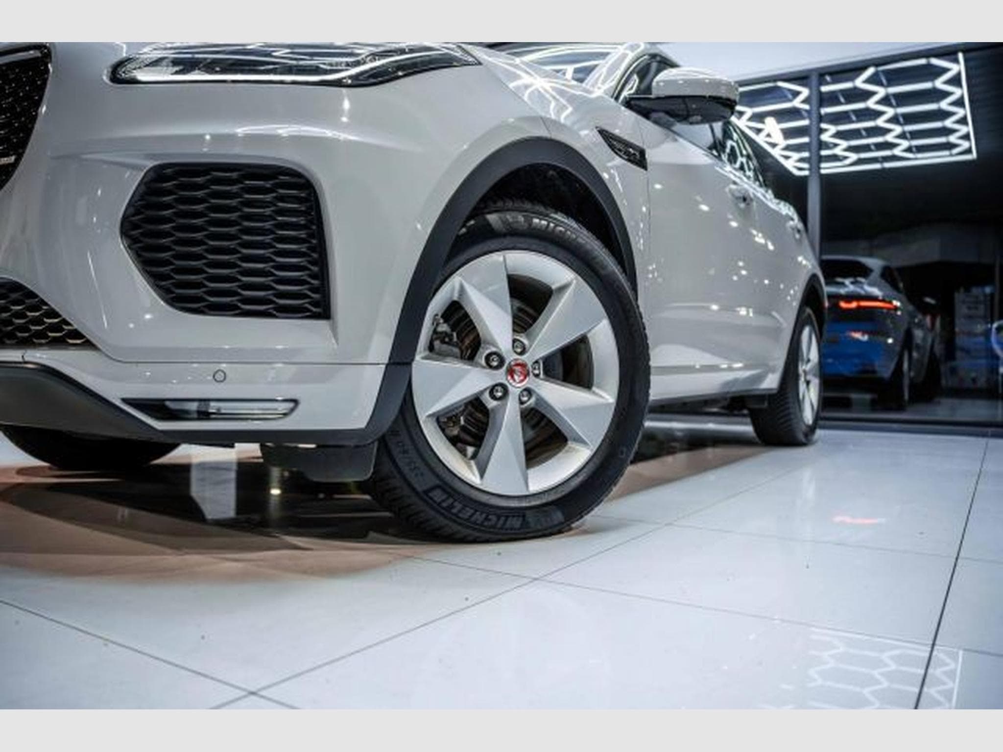 Jaguar E-Pace E-PACE 2.0 D R-Dynamic S AWD Autom. NAVI LED RFK (2021) - Photo 3