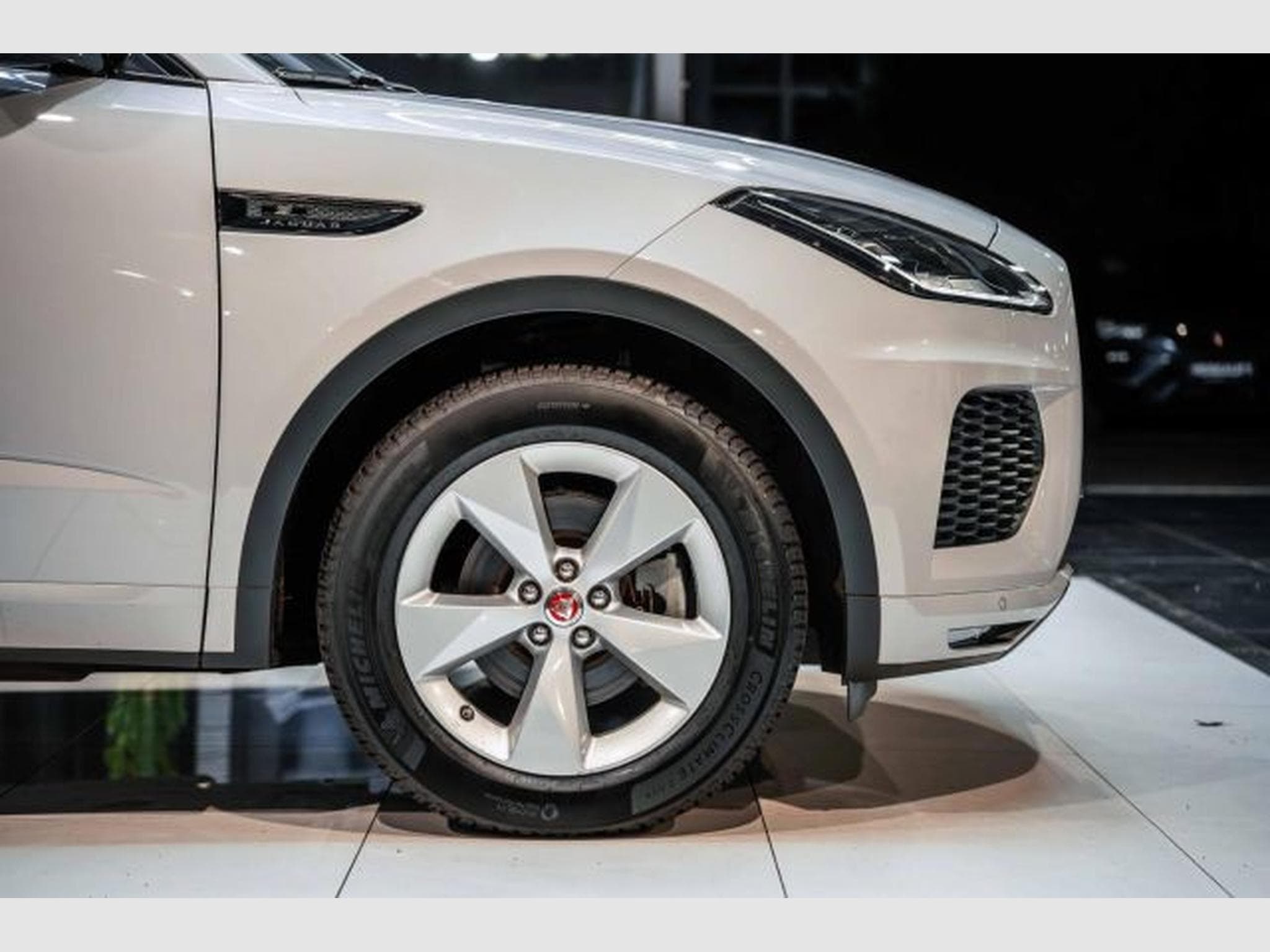 Jaguar E-Pace E-PACE 2.0 D R-Dynamic S AWD Autom. NAVI LED RFK (2021) - Photo 9