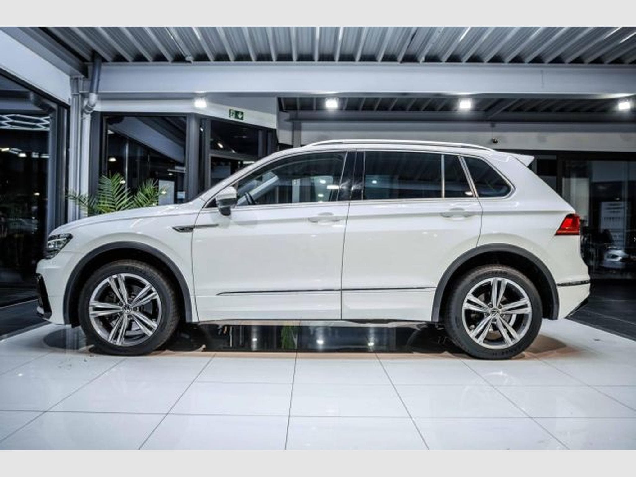 VW Tiguan Tiguan 2.0 TDI DSG Highl. R-Line 4M NAVI LED AHK (2020) - Photo 10