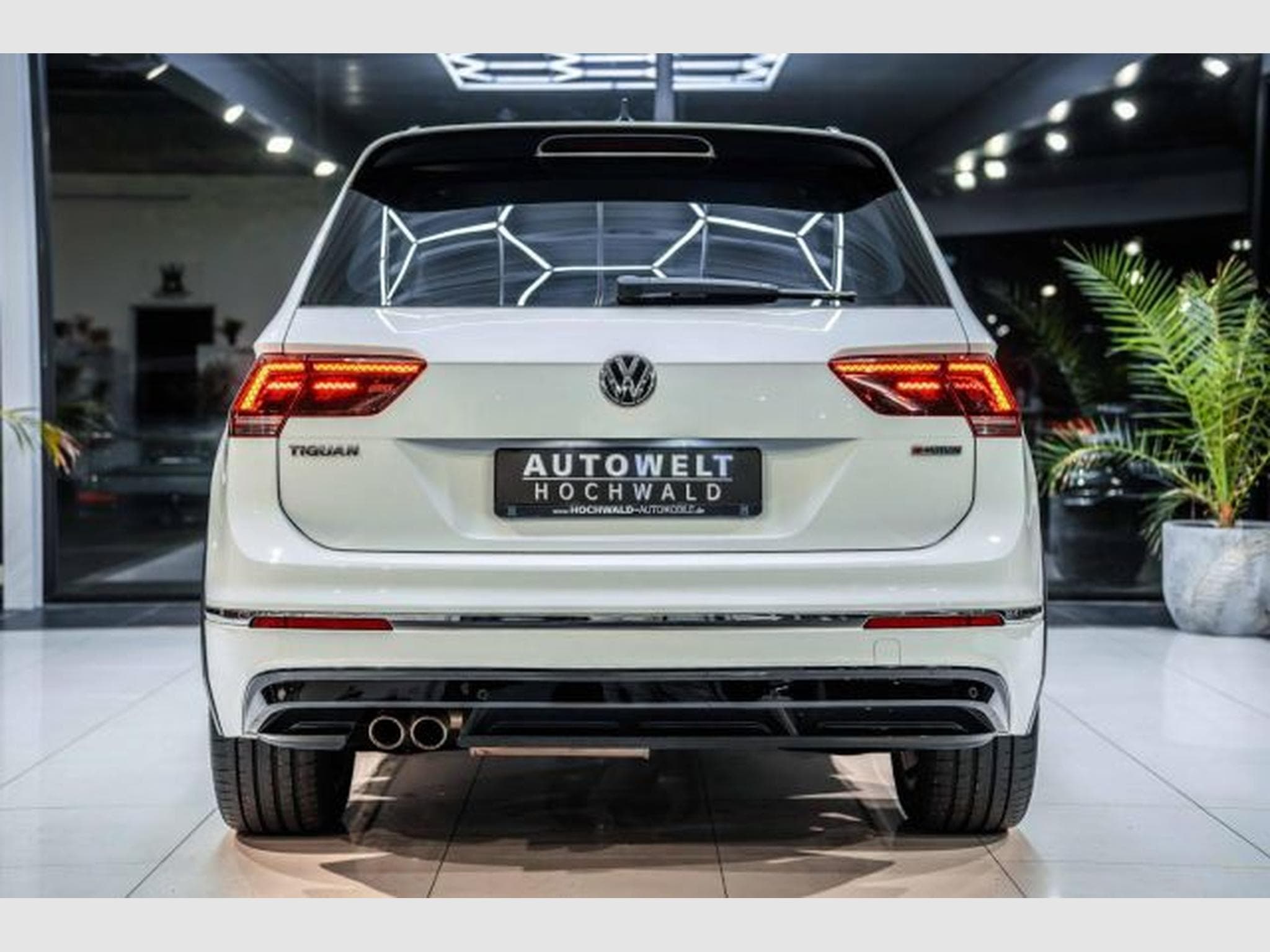 VW Tiguan Tiguan 2.0 TDI DSG Highl. R-Line 4M NAVI LED AHK (2020) - Photo 12