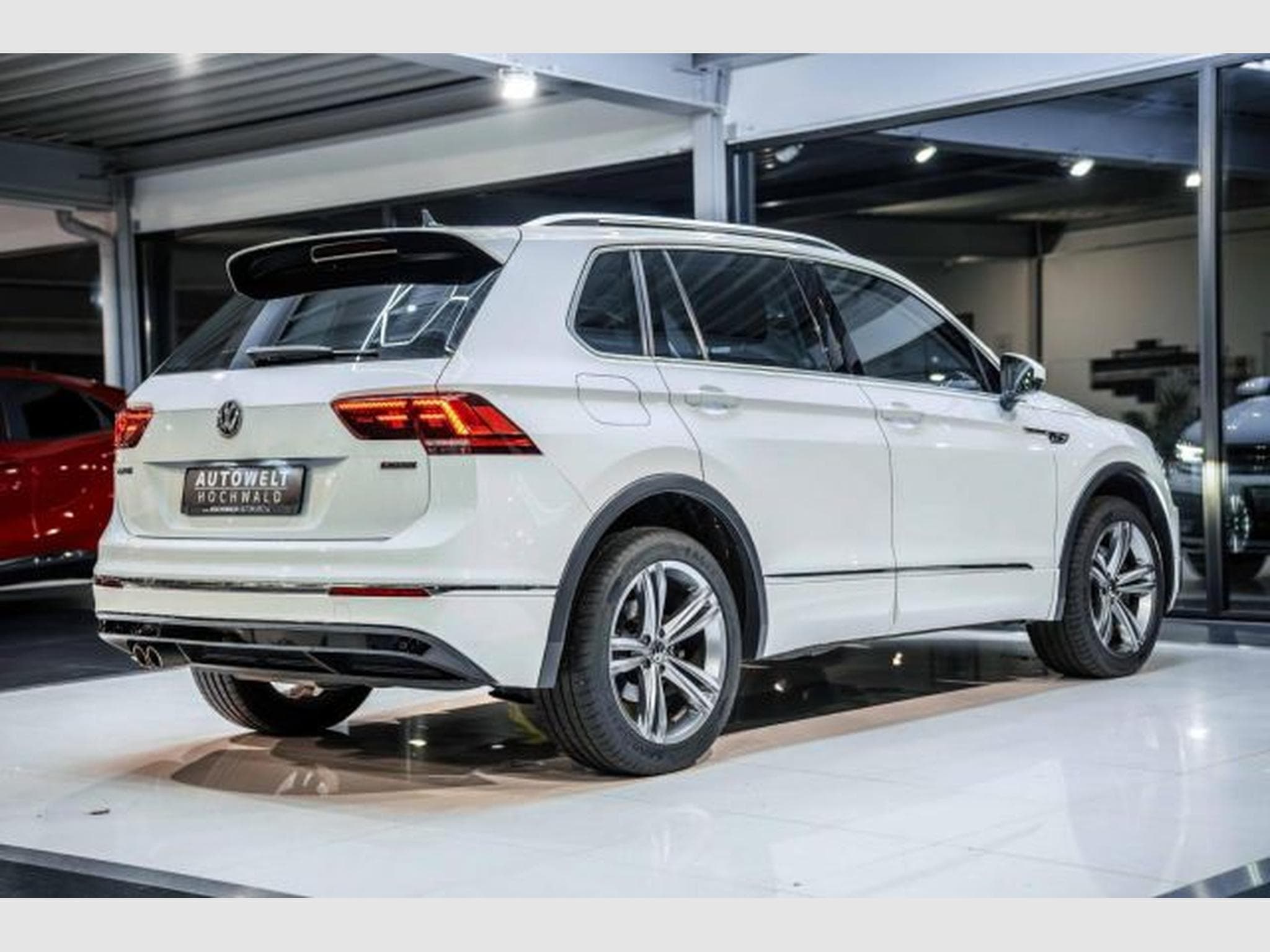 VW Tiguan Tiguan 2.0 TDI DSG Highl. R-Line 4M NAVI LED AHK (2020) - Photo 13