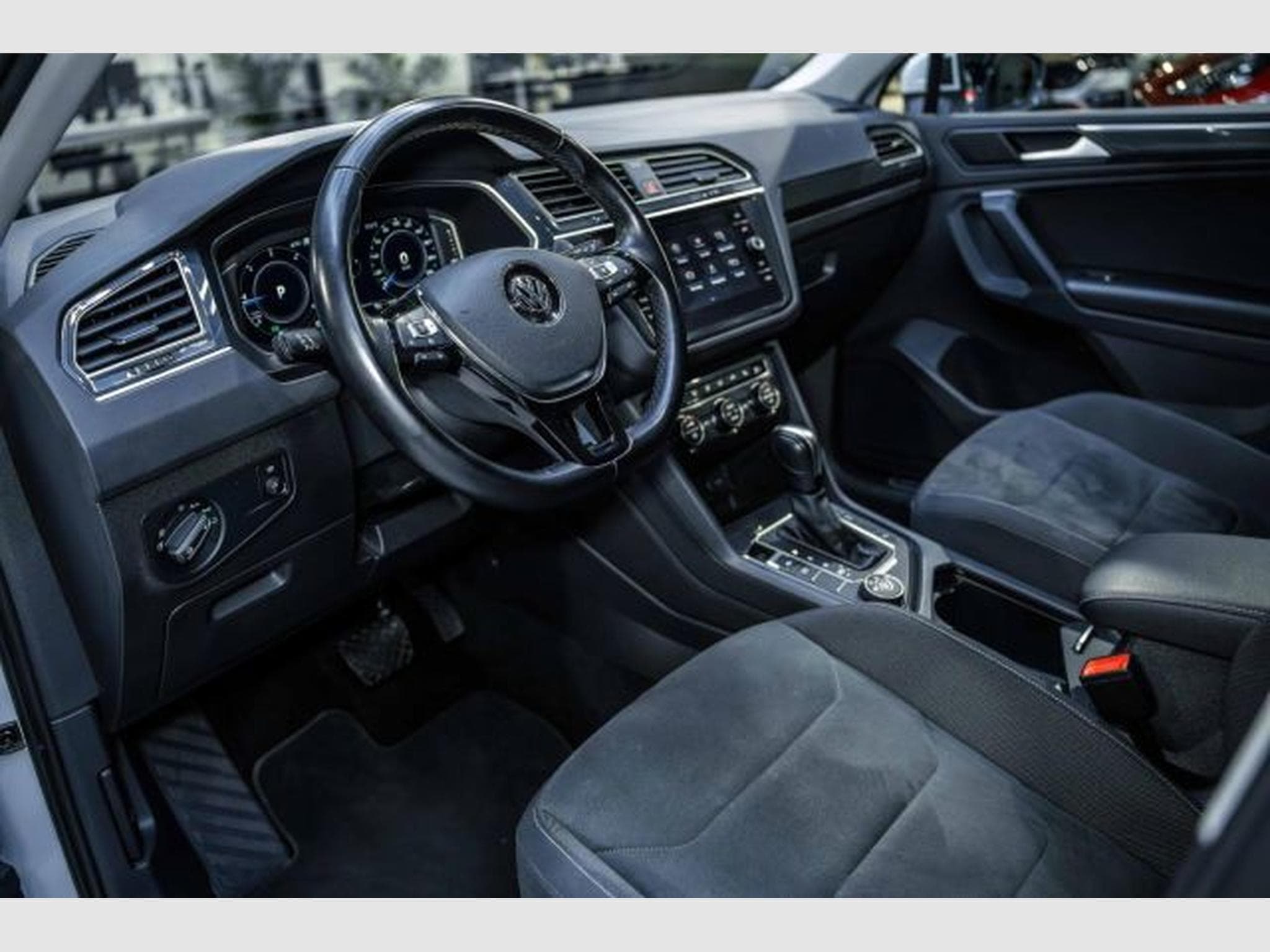 VW Tiguan Tiguan 2.0 TDI DSG Highl. R-Line 4M NAVI LED AHK (2020) - Photo 15