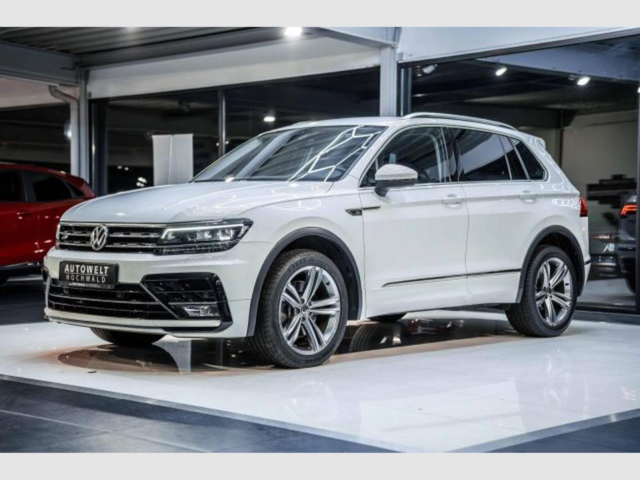 VW Tiguan Tiguan 2.0 TDI DSG Highl. R-Line 4M NAVI LED AHK (2020) - Photo 4