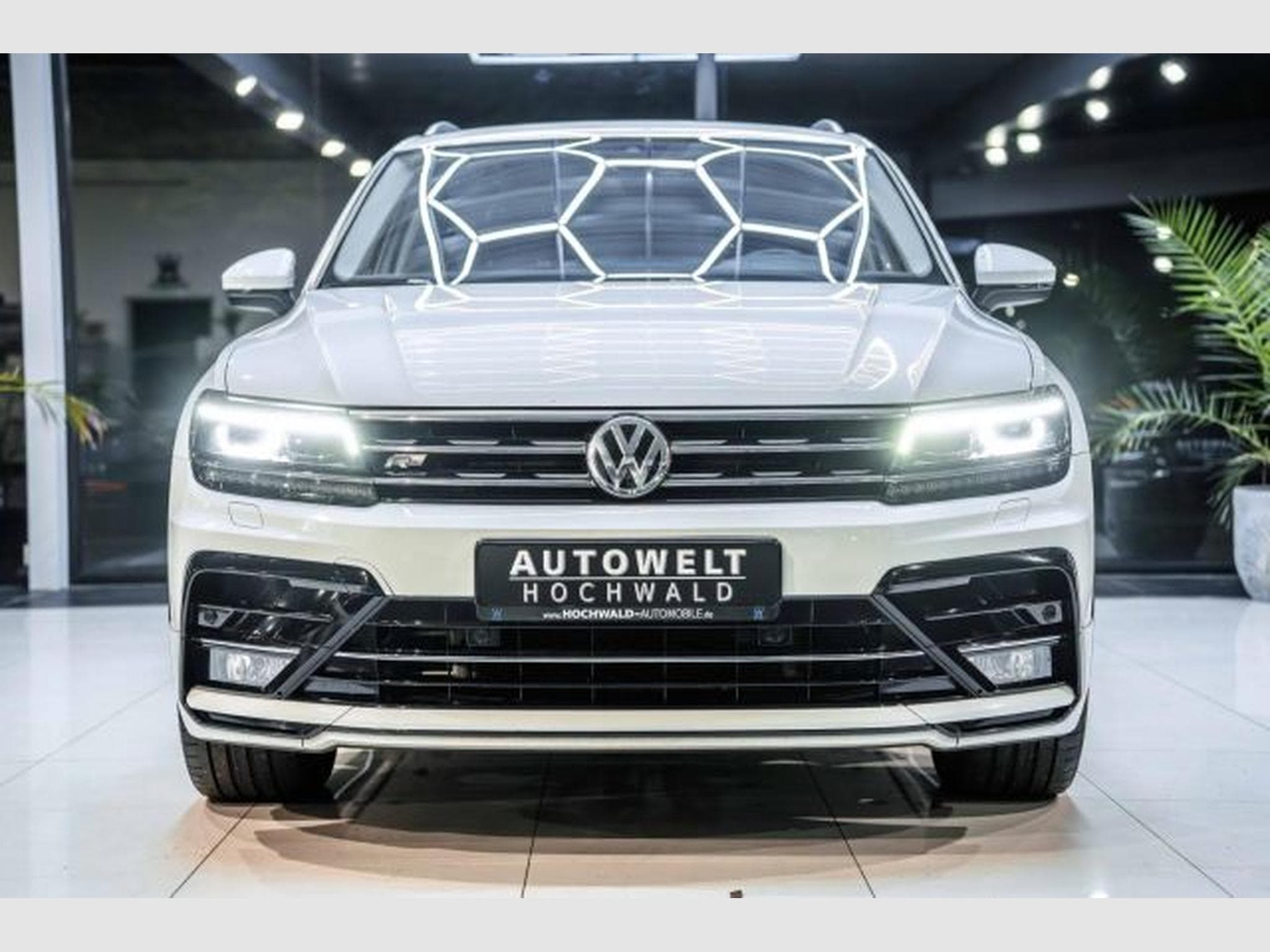 VW Tiguan Tiguan 2.0 TDI DSG Highl. R-Line 4M NAVI LED AHK (2020) - Photo 5
