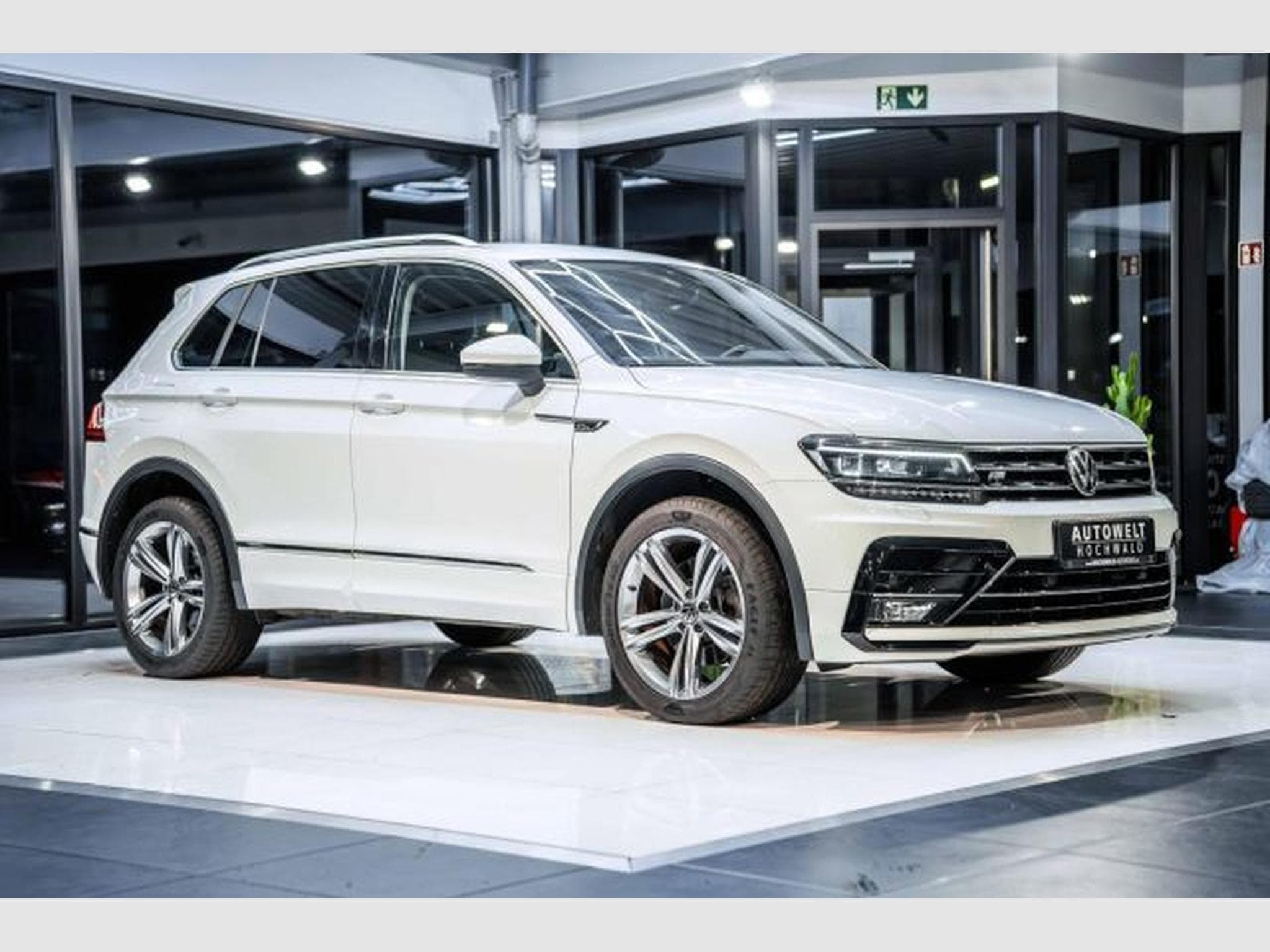 VW Tiguan Tiguan 2.0 TDI DSG Highl. R-Line 4M NAVI LED AHK (2020) - Photo 6