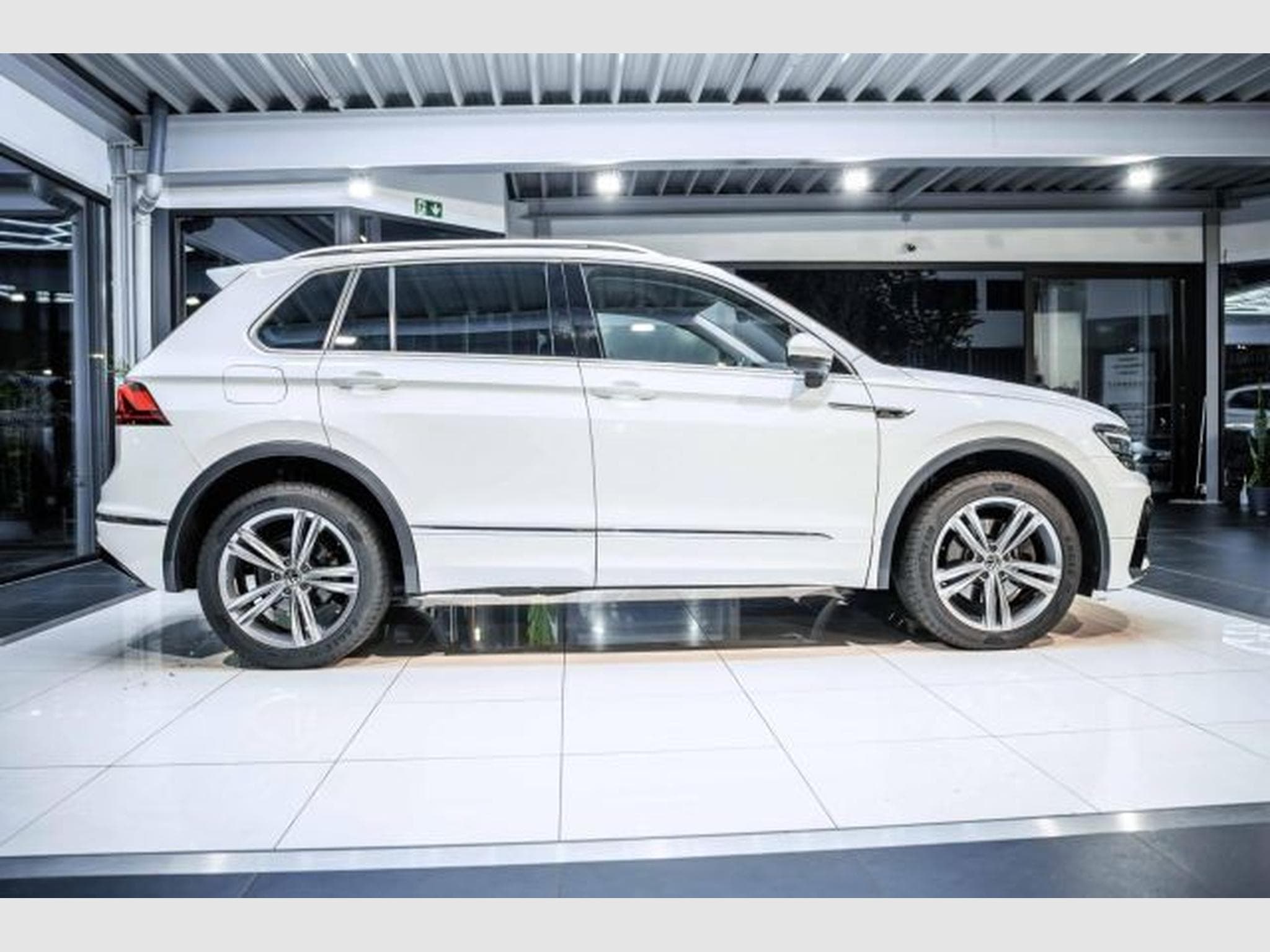 VW Tiguan Tiguan 2.0 TDI DSG Highl. R-Line 4M NAVI LED AHK (2020) - Photo 7