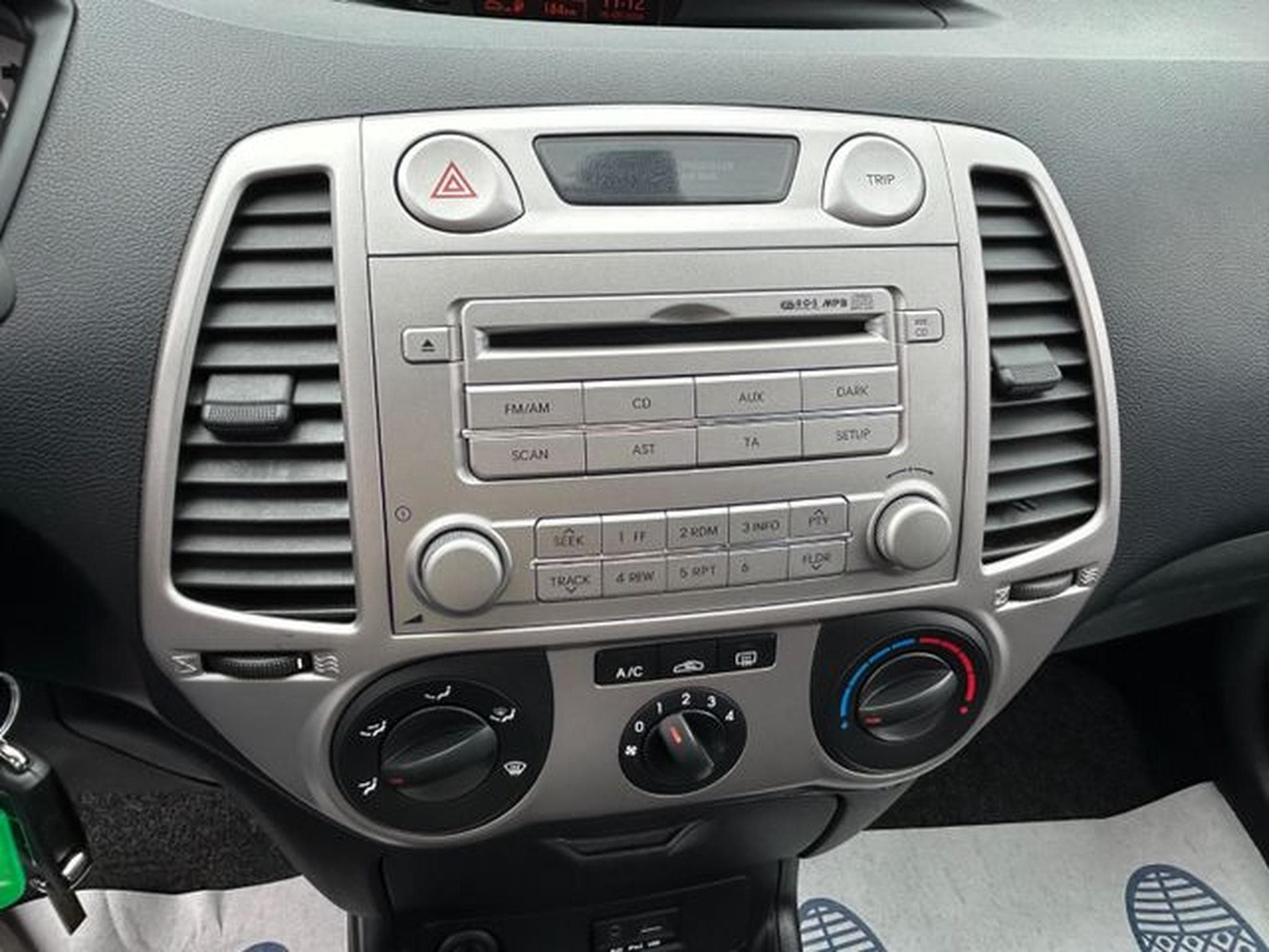 Hyundai i20 i20 Comfort *Klima*MFL*BC*2.Hand* (2009) - Photo 12