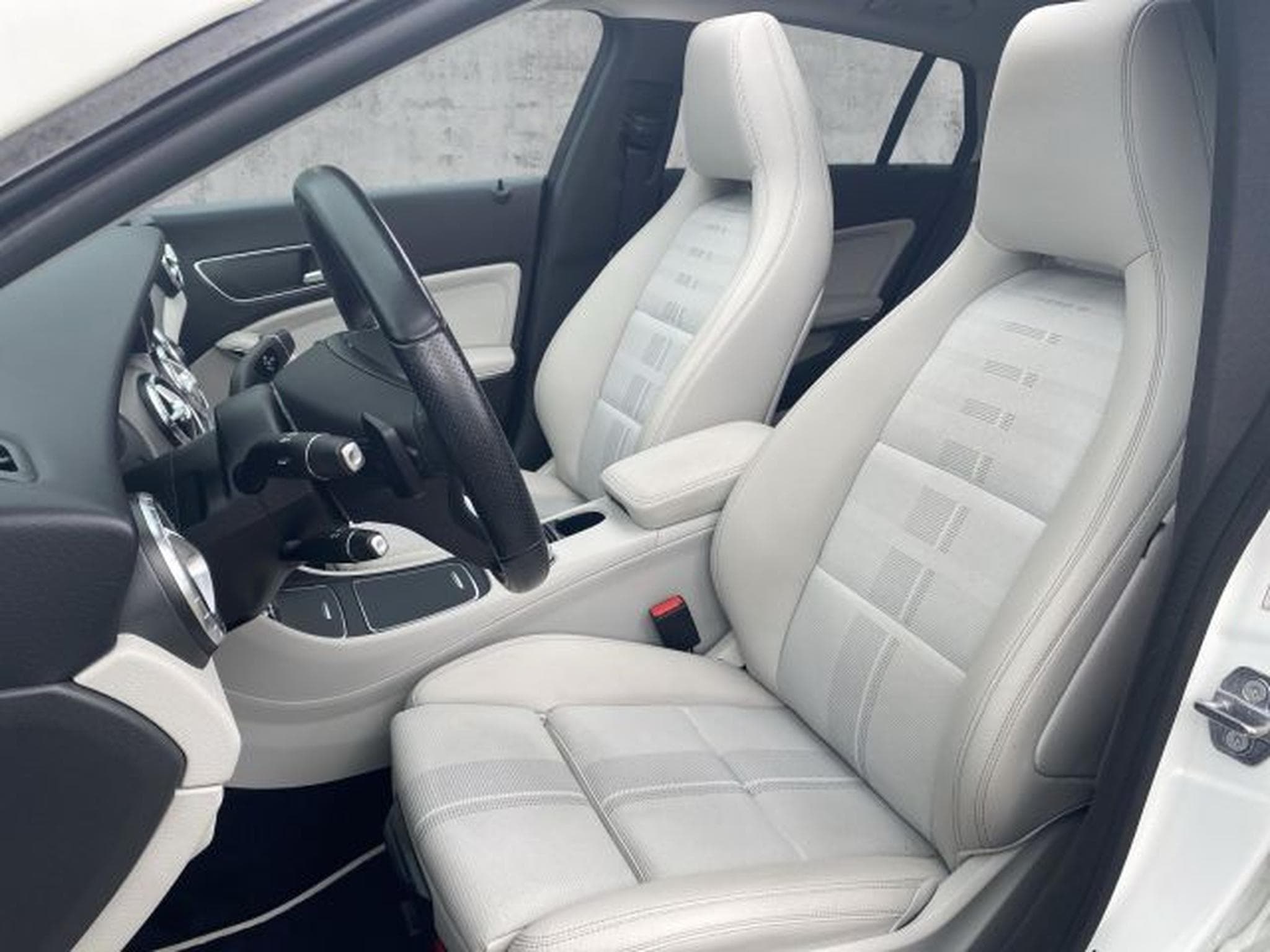 Mercedes CLA 200 CLA 200 Shooting Brake 7G-DCT NAVI PANO 18 Z AMG (2018) - Photo 11