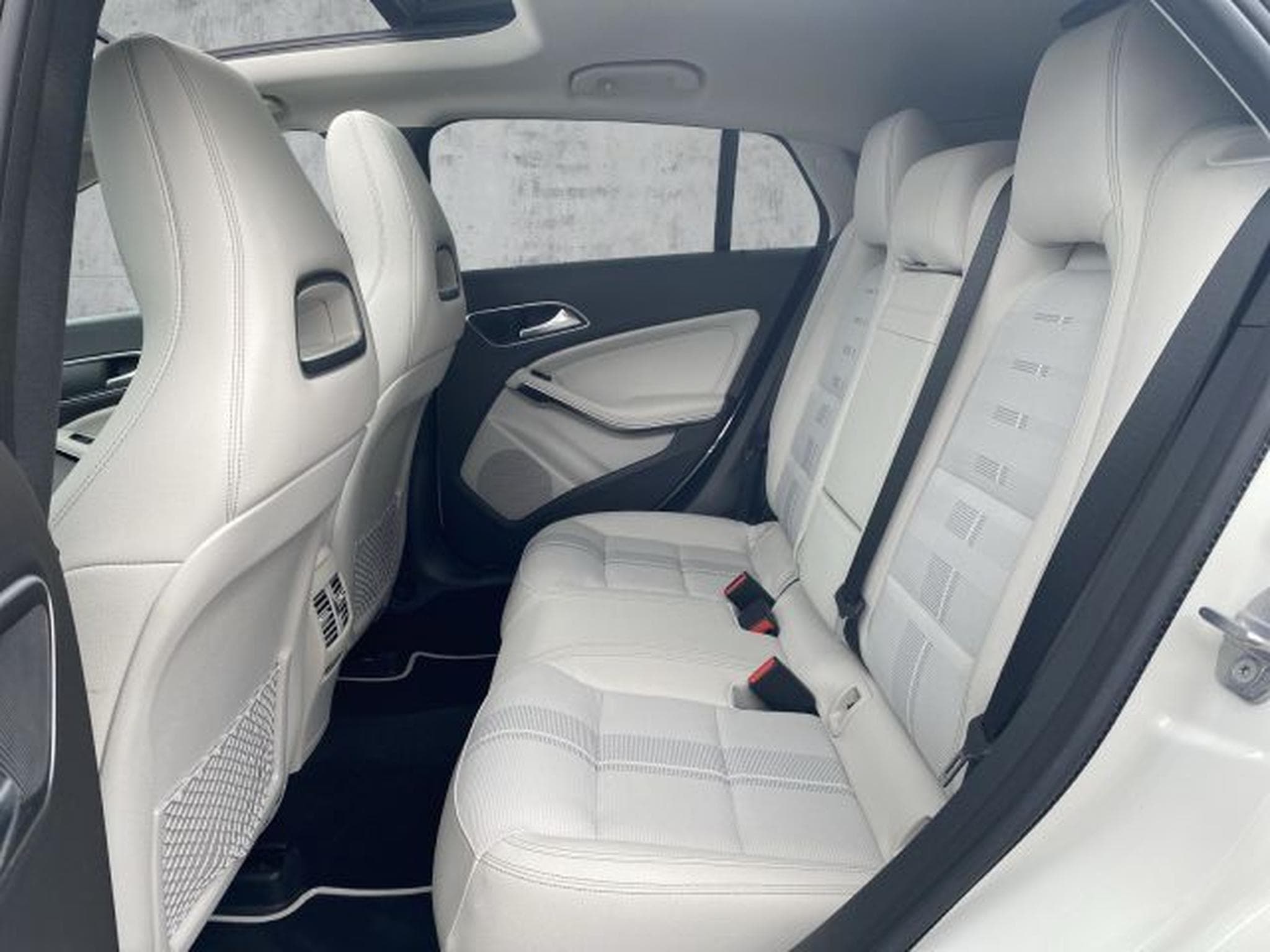 Mercedes CLA 200 CLA 200 Shooting Brake 7G-DCT NAVI PANO 18 Z AMG (2018) - Photo 12