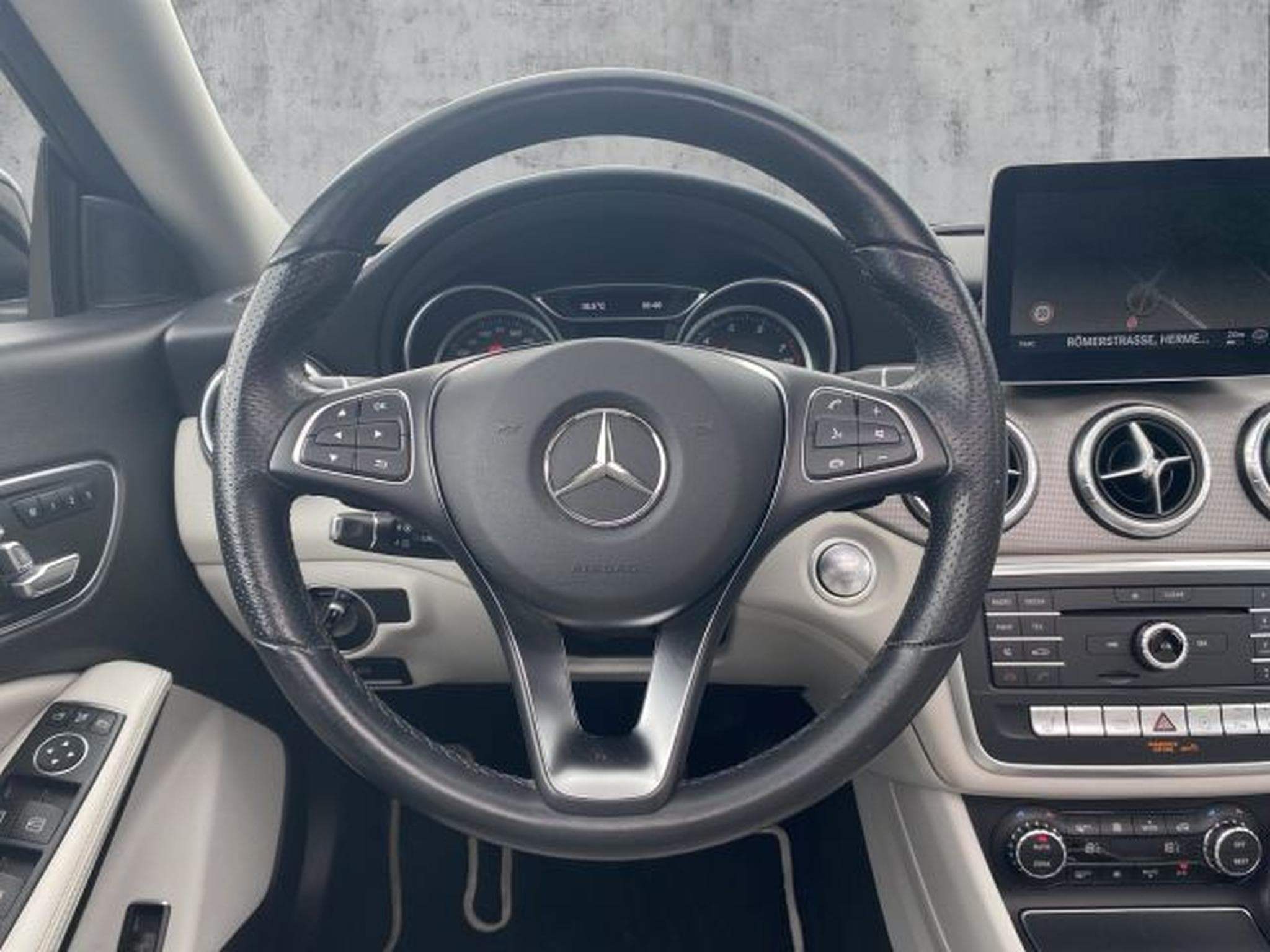 Mercedes CLA 200 CLA 200 Shooting Brake 7G-DCT NAVI PANO 18 Z AMG (2018) - Photo 15