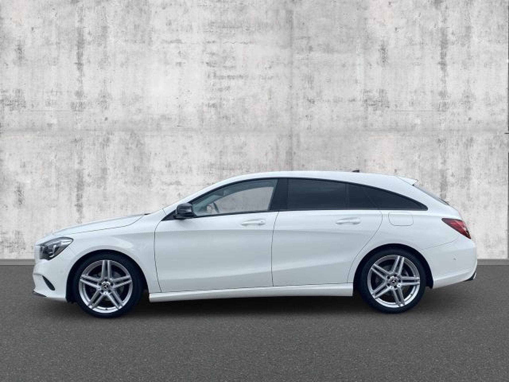 Mercedes CLA 200 CLA 200 Shooting Brake 7G-DCT NAVI PANO 18 Z AMG (2018) - Photo 2
