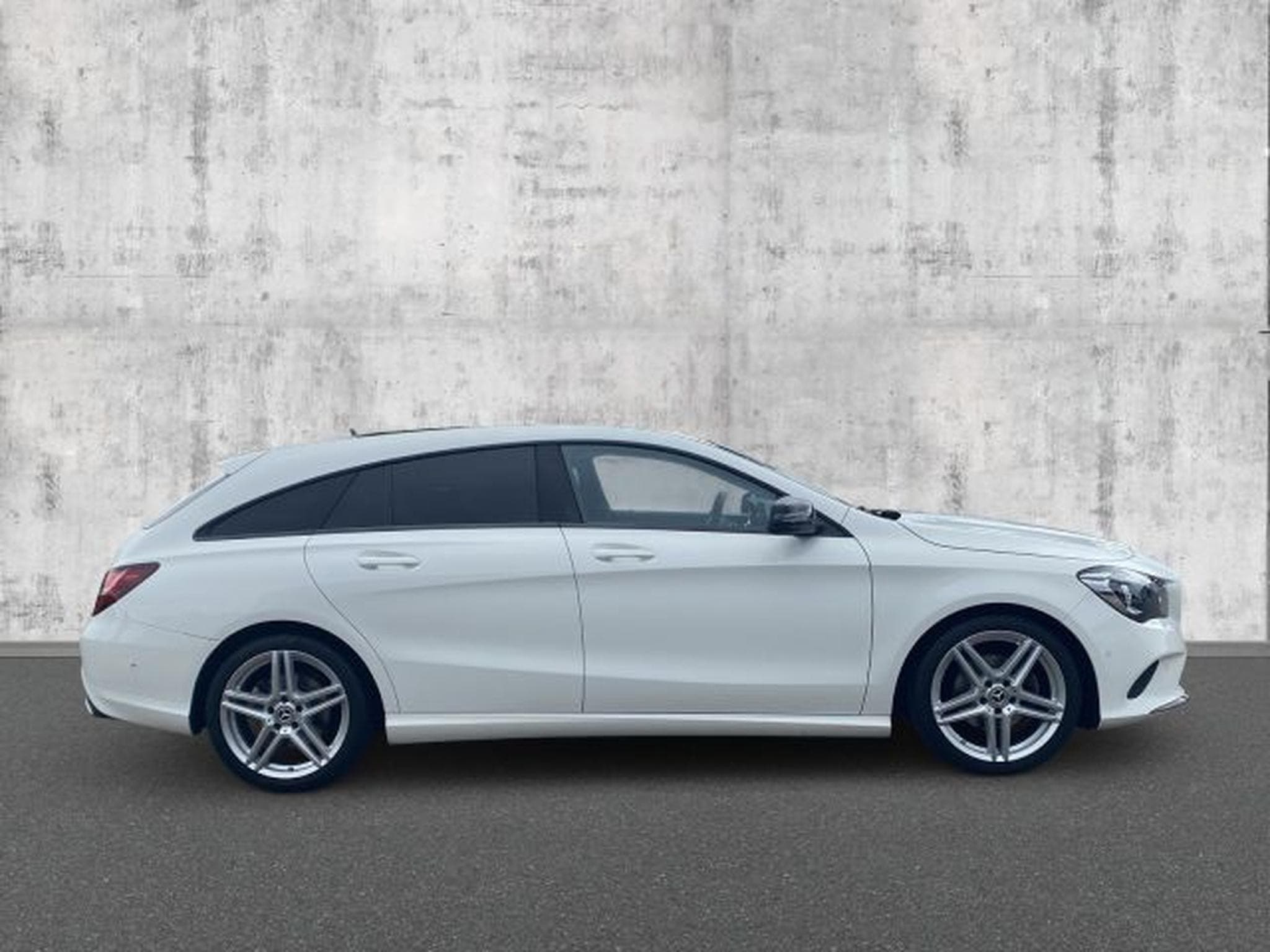 Mercedes CLA 200 CLA 200 Shooting Brake 7G-DCT NAVI PANO 18 Z AMG (2018) - Photo 6