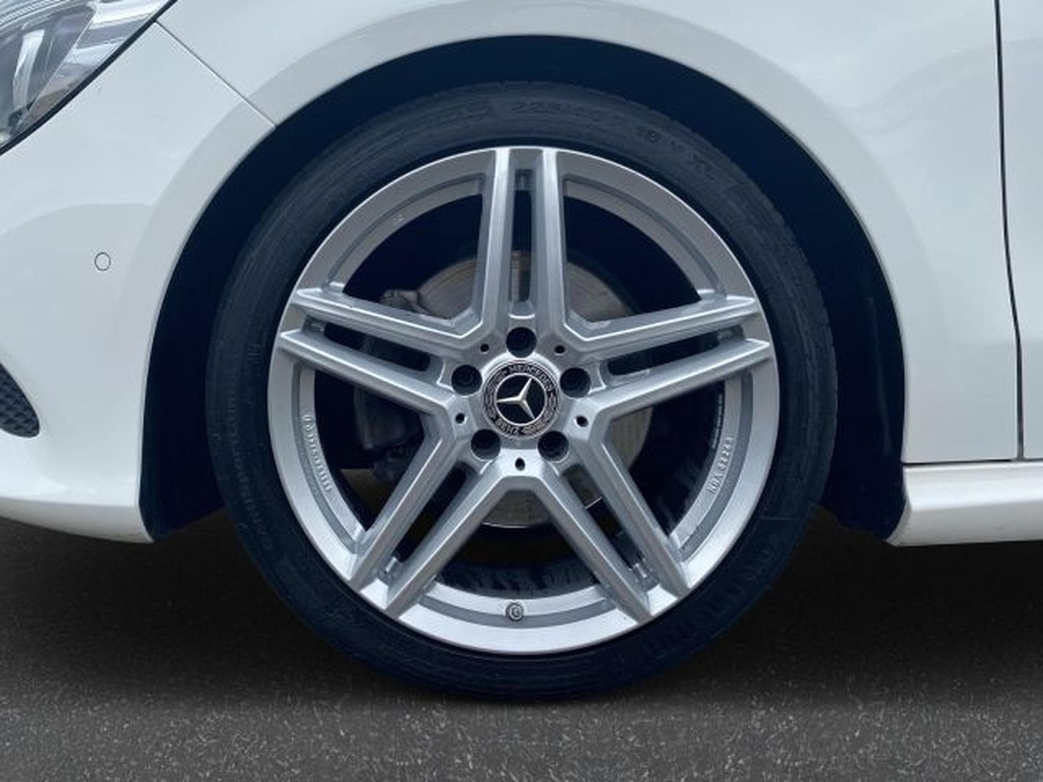 Mercedes CLA 200 CLA 200 Shooting Brake 7G-DCT NAVI PANO 18 Z AMG (2018) - Photo 9