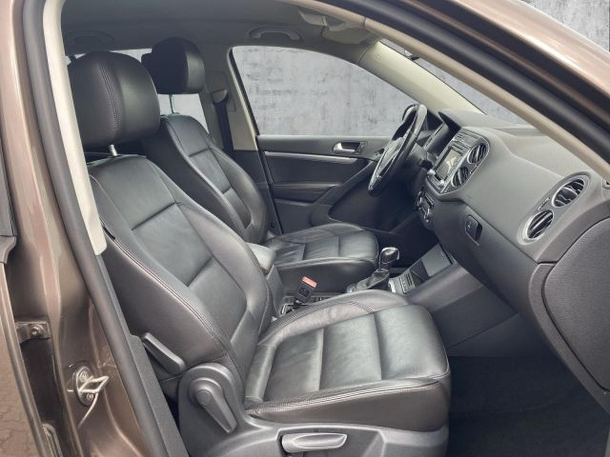 VW Tiguan Tiguan 2.0 TSI DSG 4Motion NAVI RFK BI-XENON SHZ (2013) - Photo 13