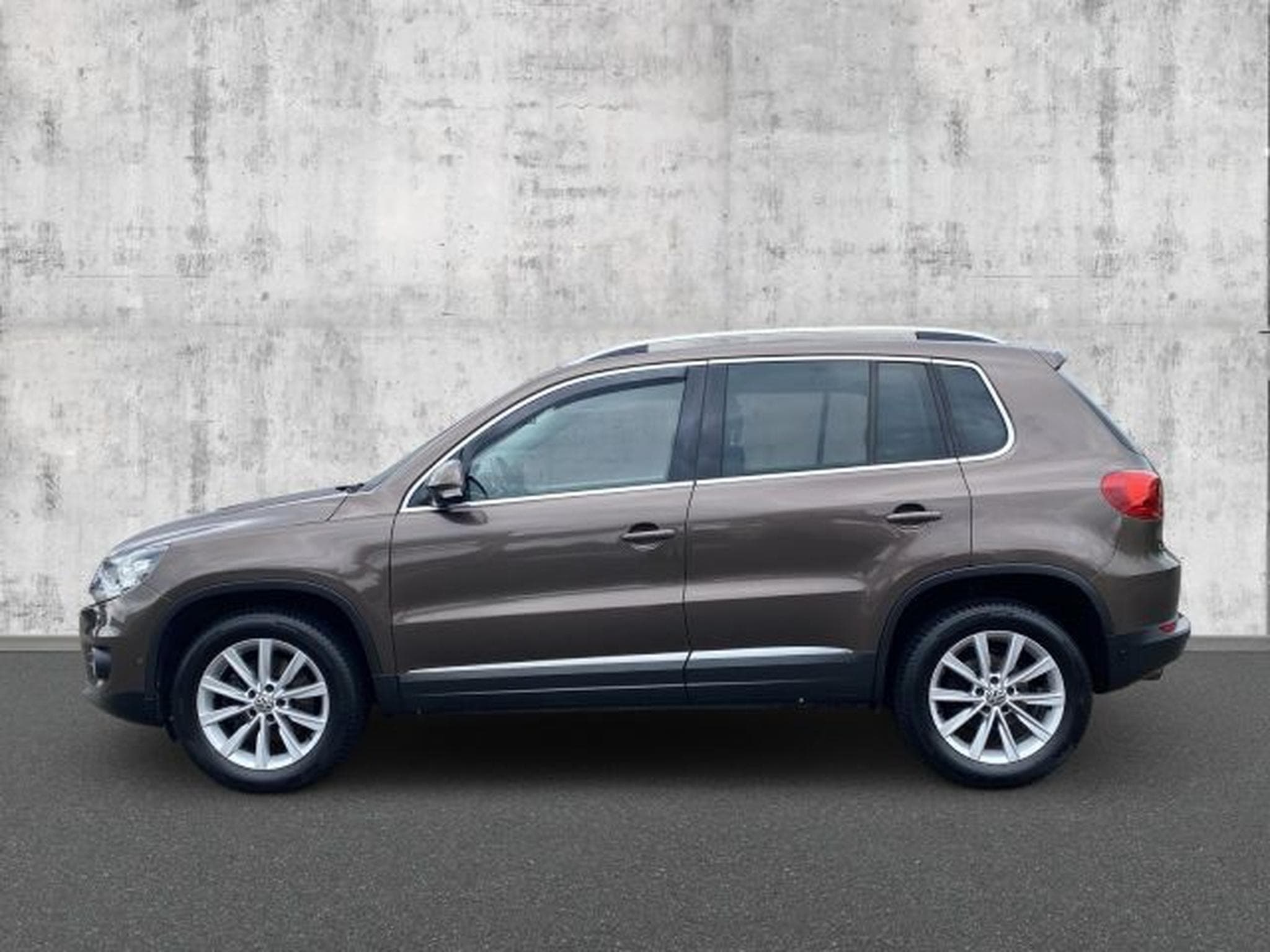 VW Tiguan Tiguan 2.0 TSI DSG 4Motion NAVI RFK BI-XENON SHZ (2013) - Photo 2