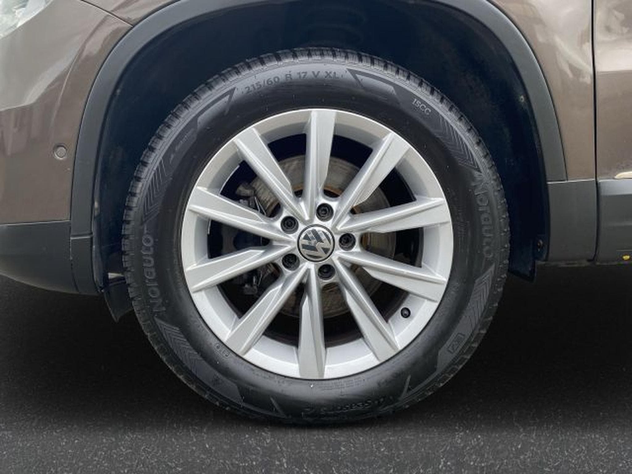 VW Tiguan Tiguan 2.0 TSI DSG 4Motion NAVI RFK BI-XENON SHZ (2013) - Photo 9