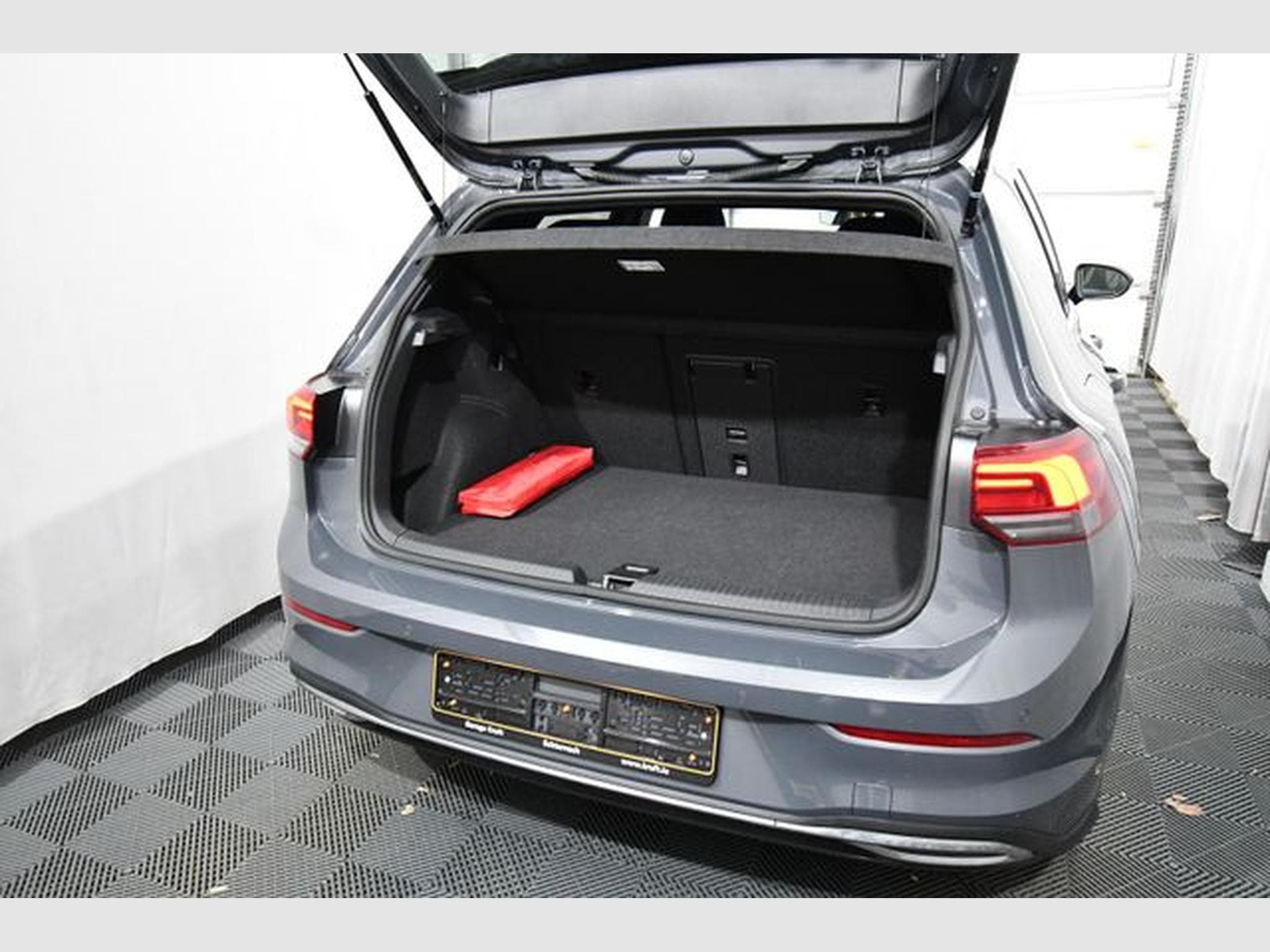 VW Golf Golf VIII Lim. GTE eHybrid, Navi, 18", R-View, P (2023) - Photo 4