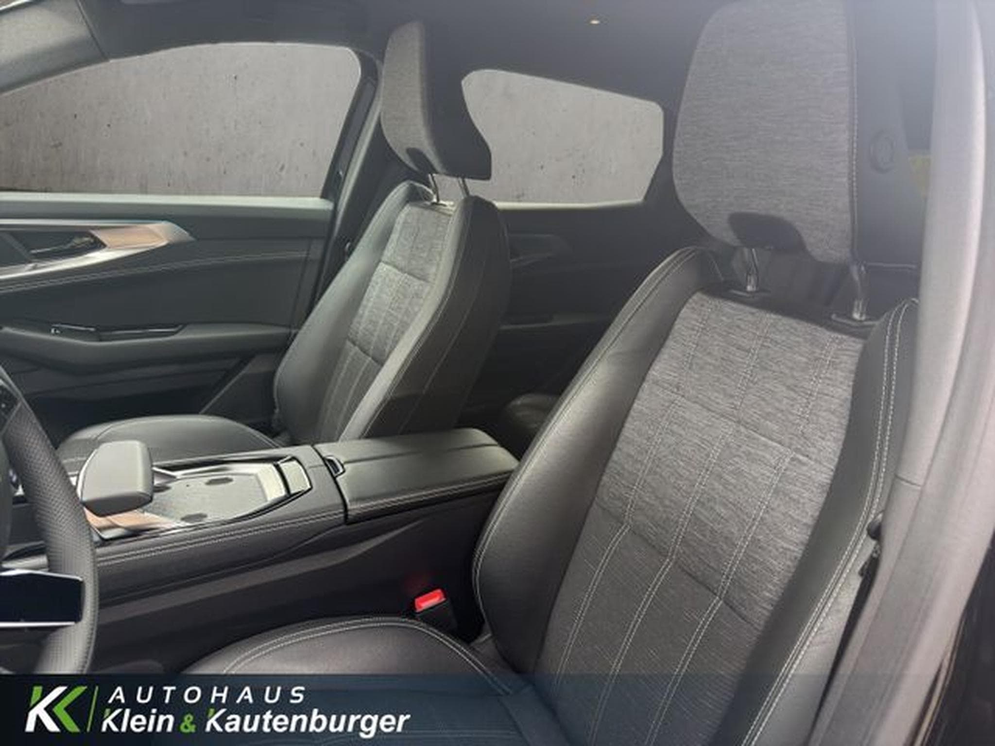 Renault Austral Austral 1.3TCe 160 Mild-Hybrid Techno+KAMERA+DAB (2025) - Photo 14