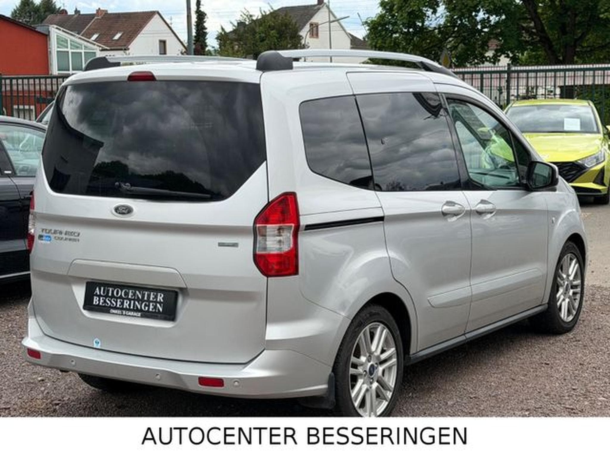 Ford Tourneo Tourneo Courier Titanium * 2x HUNDEGITTER * (2017) - Foto 3