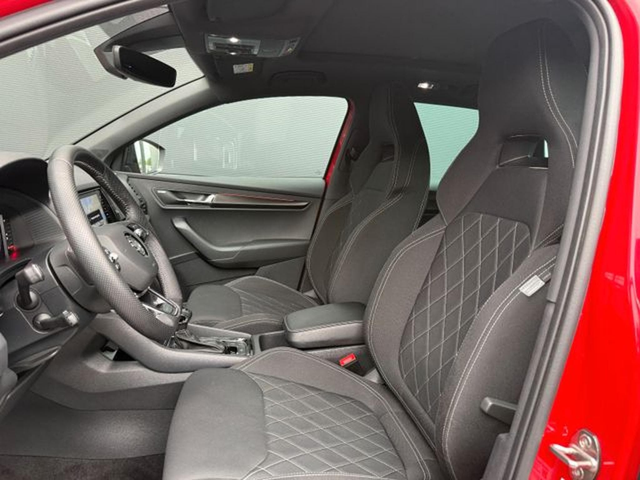 Skoda Karoq Karoq 2.0TSI Sportline 4x4 DSG Pano 19" Kamera (2020) - Foto 9