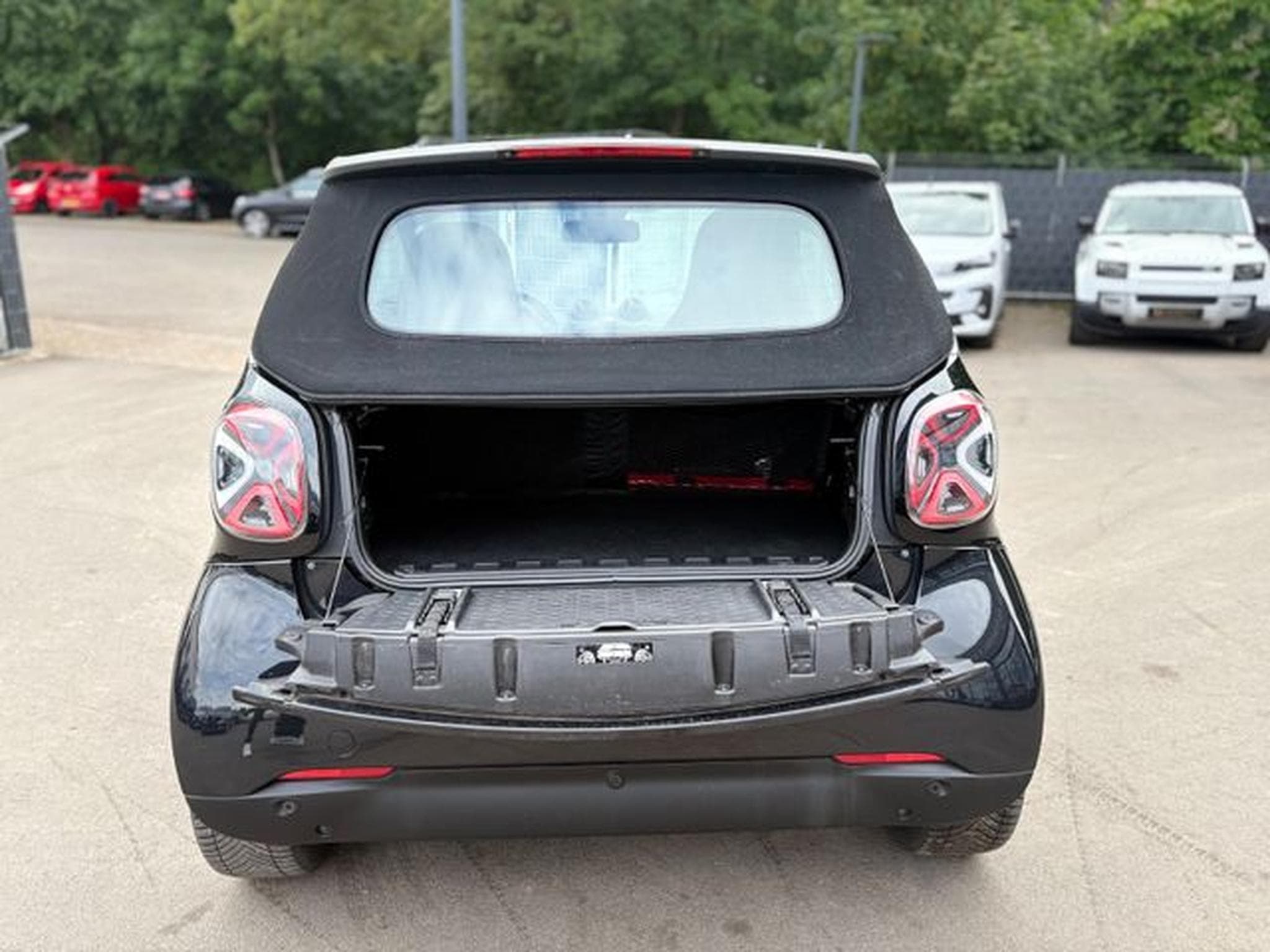 Smart ForTwo FORTWO*CABRIO*NAVI*KAMERA*SITZHEIZUNG* (2022) - Foto 11