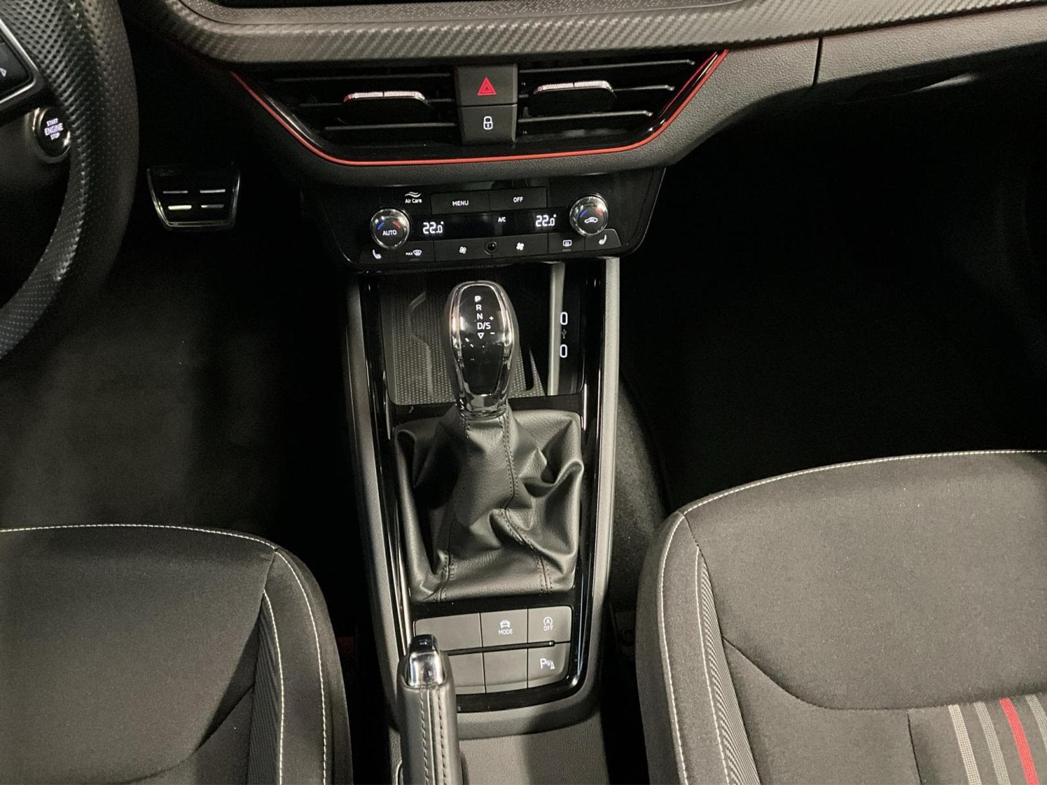 Skoda Kamiq Monte-Carlo+DSG+Pano+RearView (2025) - Foto 12