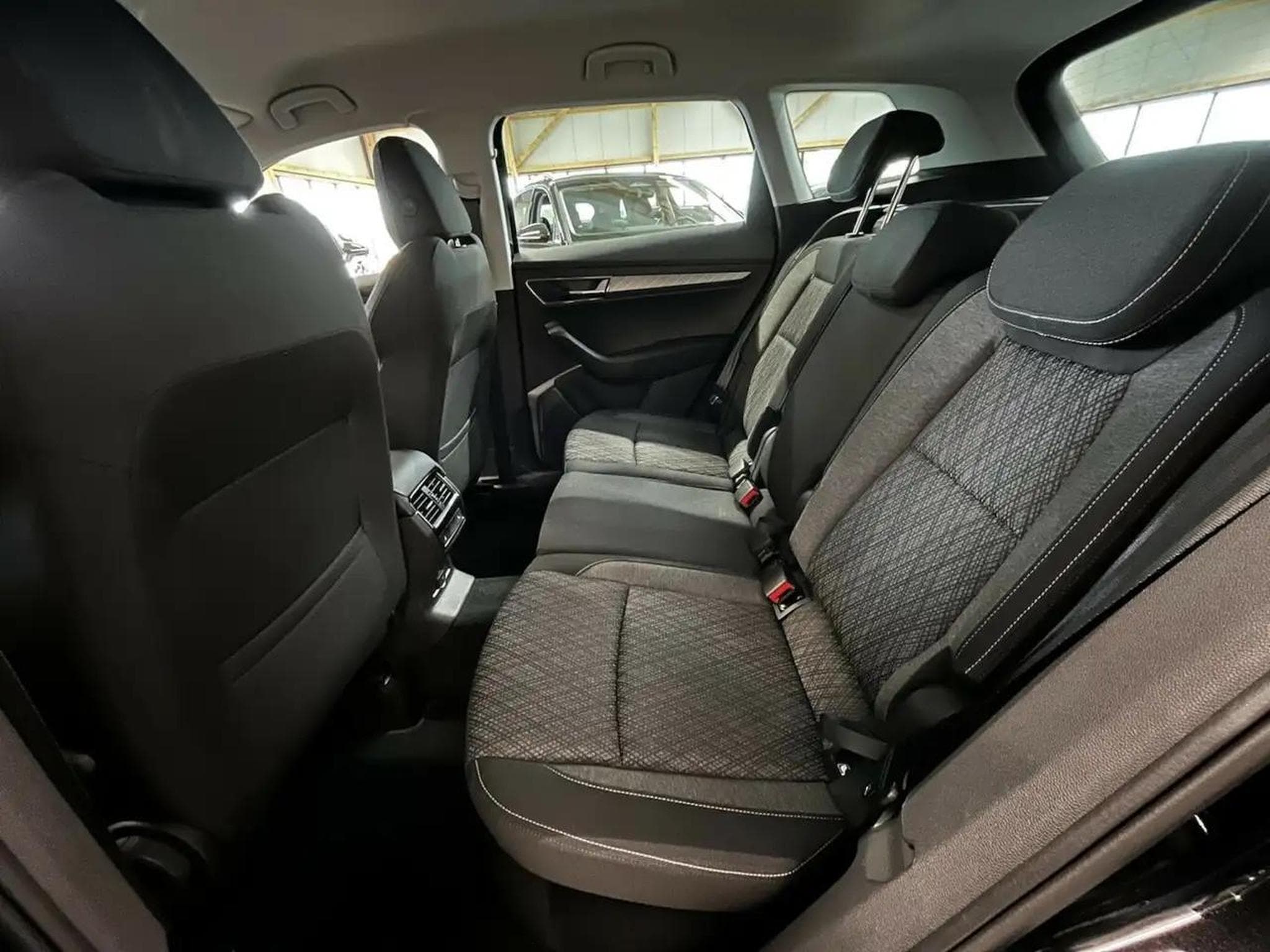 Skoda Karoq (2024) - Foto 10
