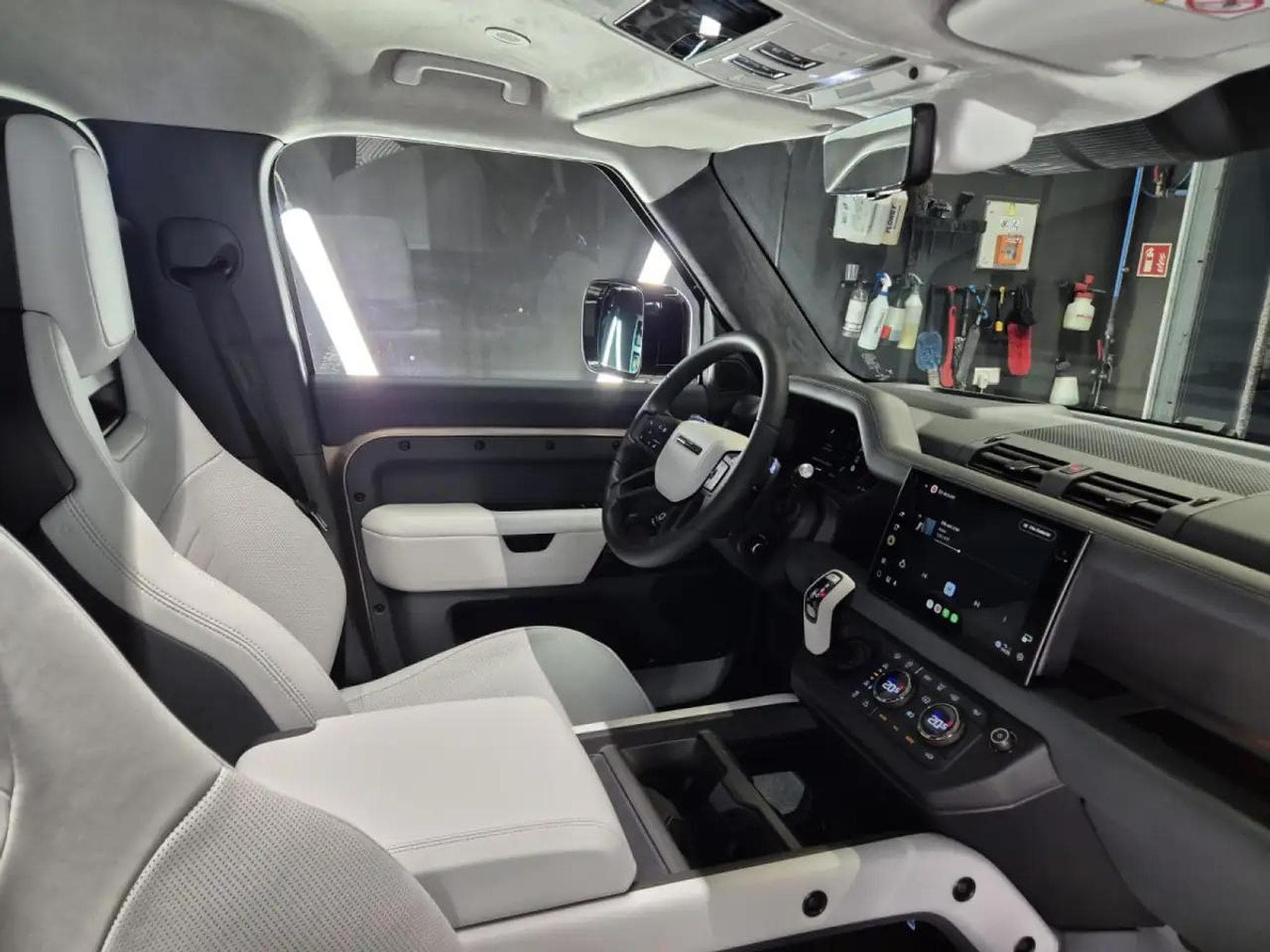 Land-Rover Defender (2025) - Photo 15