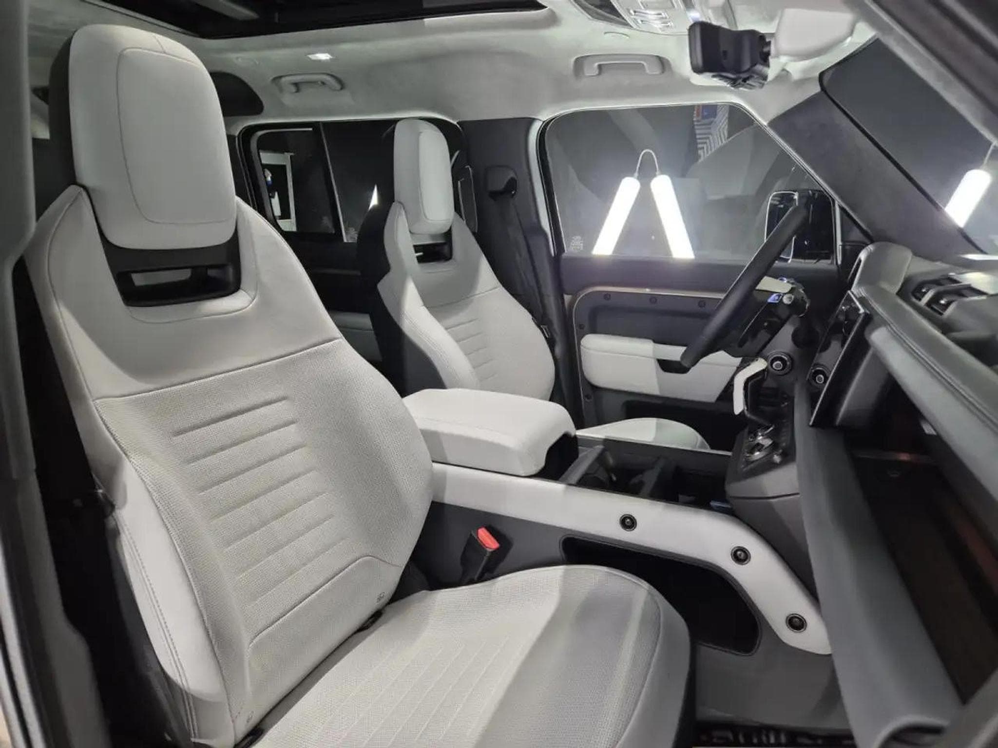Land-Rover Defender (2025) - Photo 17