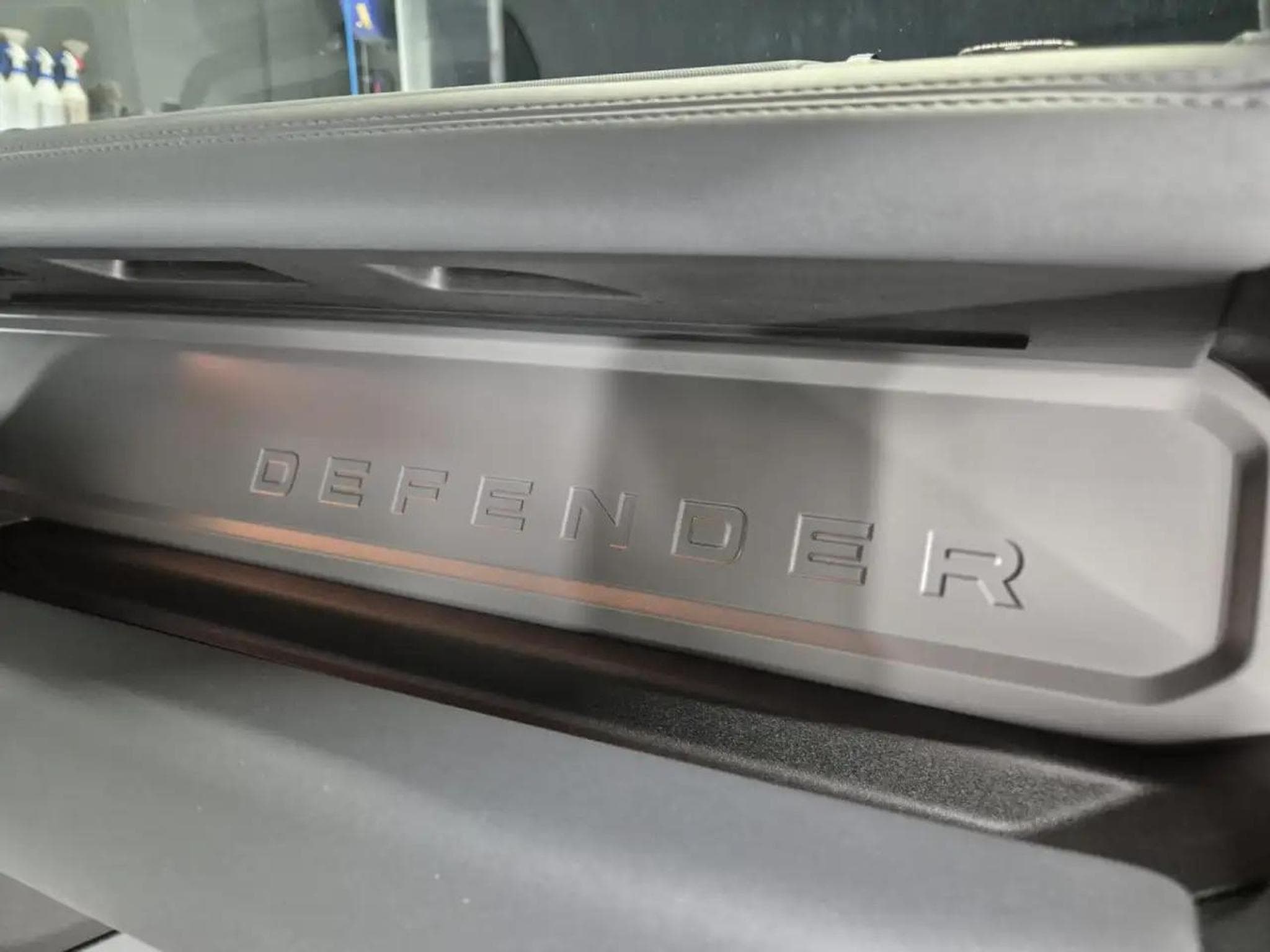 Land-Rover Defender (2025) - Photo 18