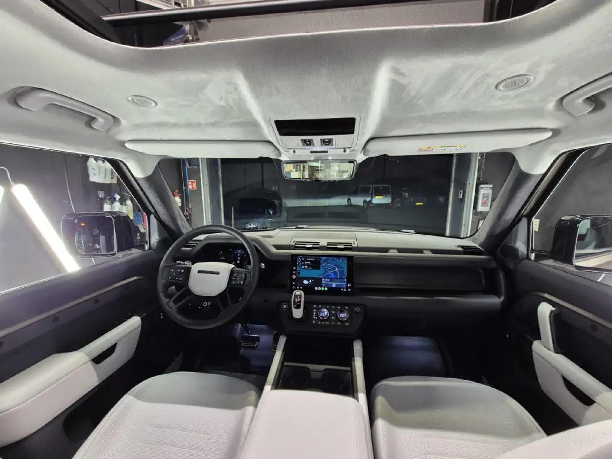 Land-Rover Defender (2025) - Photo 25