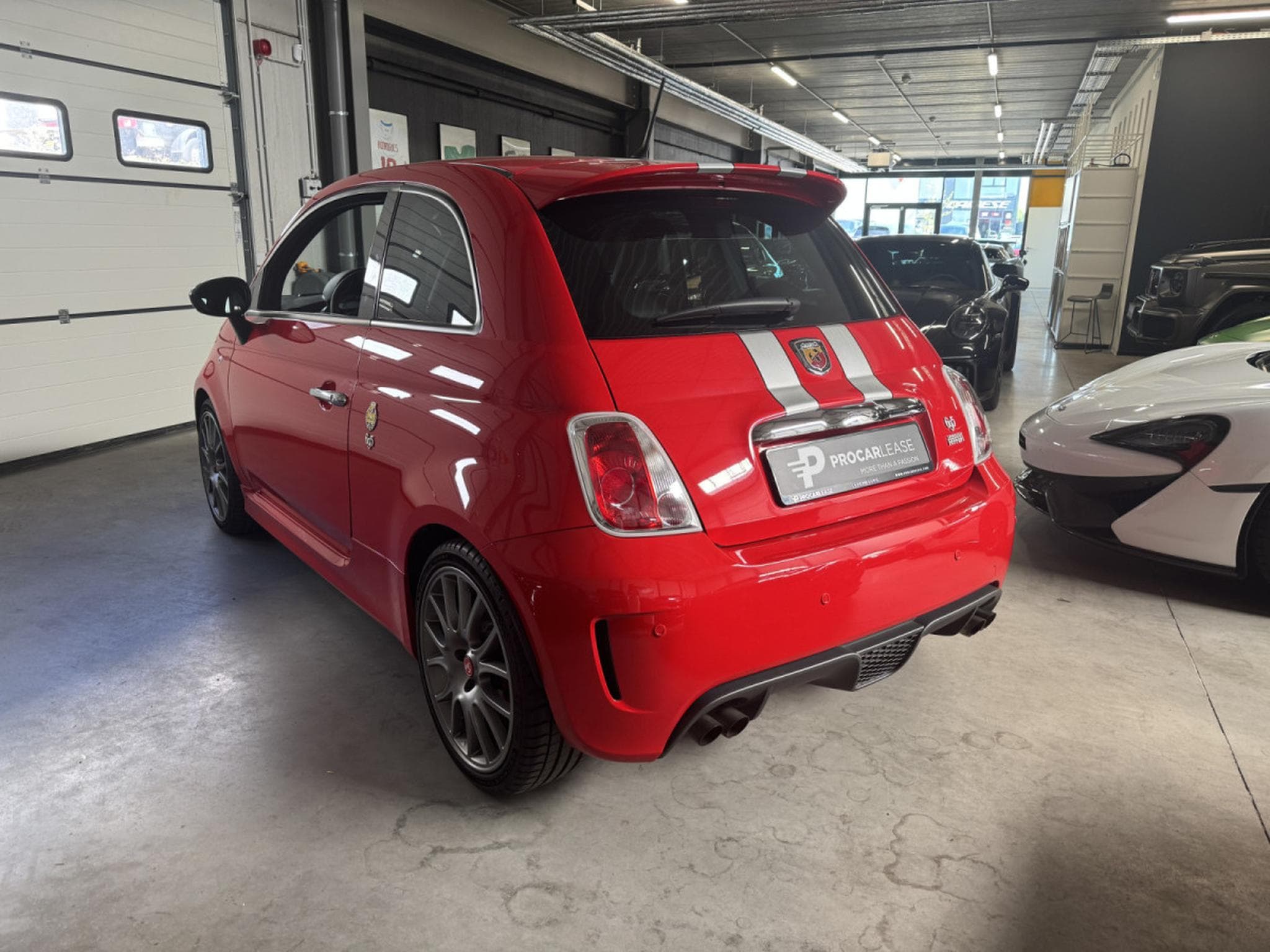 Abarth 695 TRIBUTO FERRARI /CARBON/N°1056/1199 (2011) - Photo 13