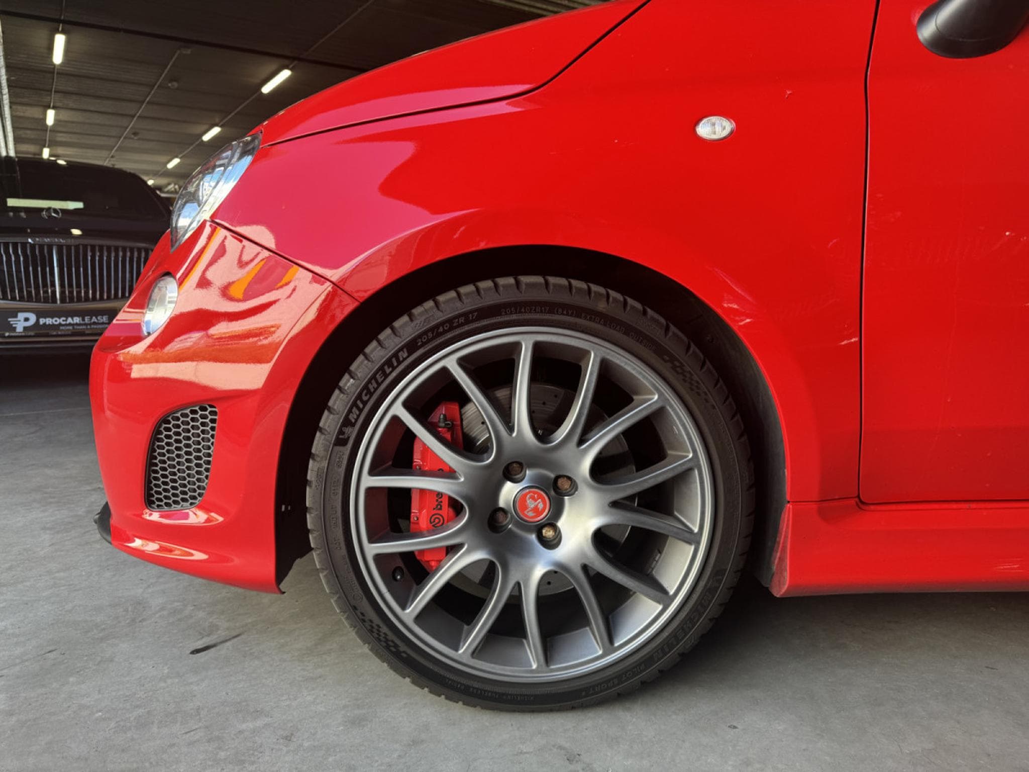 Abarth 695 TRIBUTO FERRARI /CARBON/N°1056/1199 (2011) - Photo 15