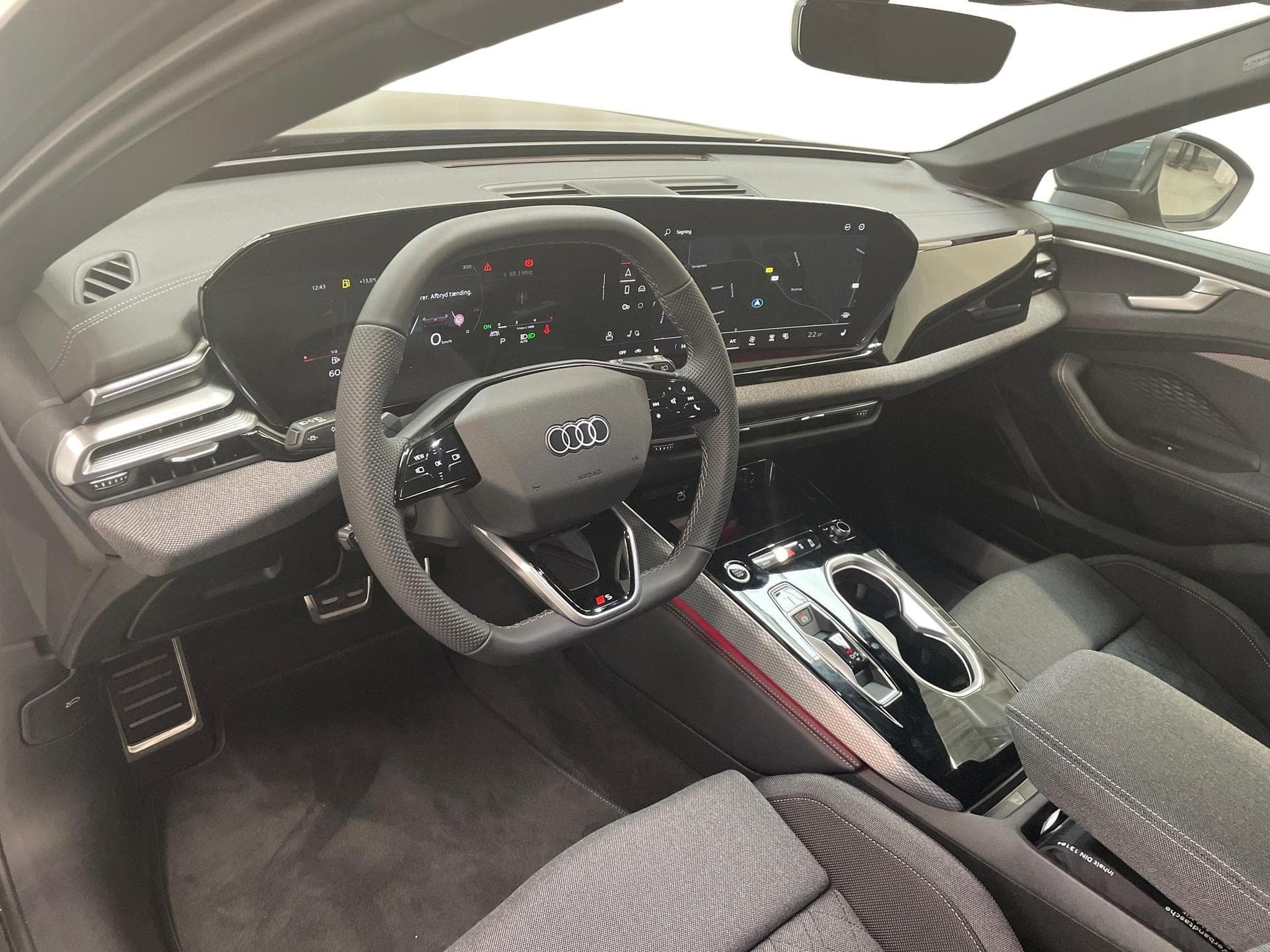 Audi A6 Avant S-Line 2.0 (2025) - Photo 12