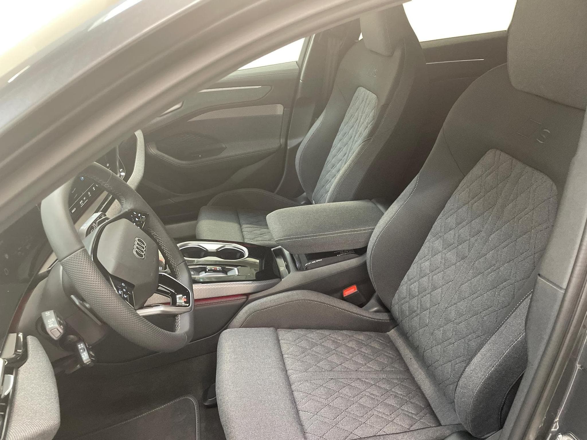 Audi A6 Avant S-Line 2.0 (2025) - Photo 18
