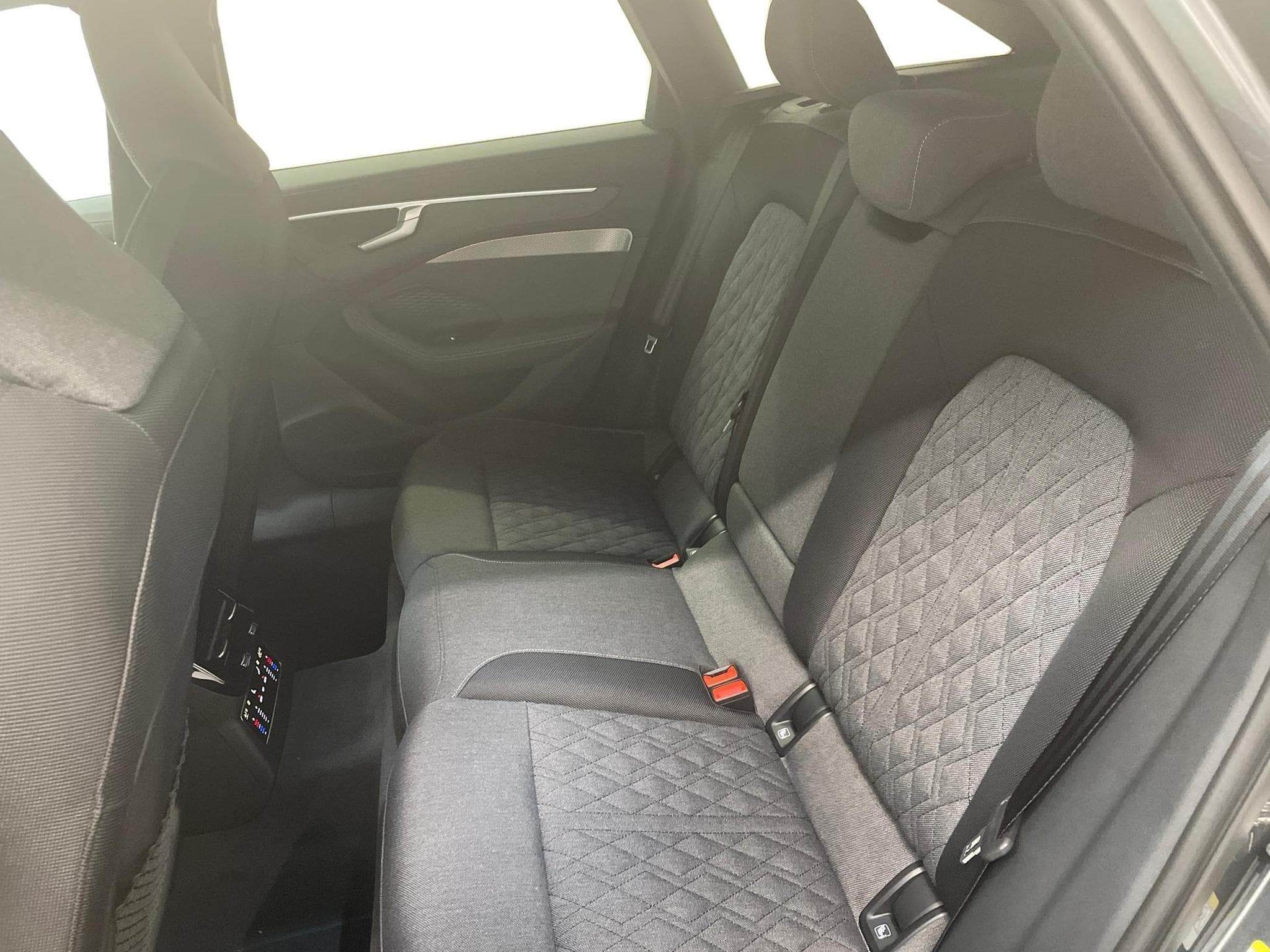 Audi A6 Avant S-Line 2.0 (2025) - Photo 21