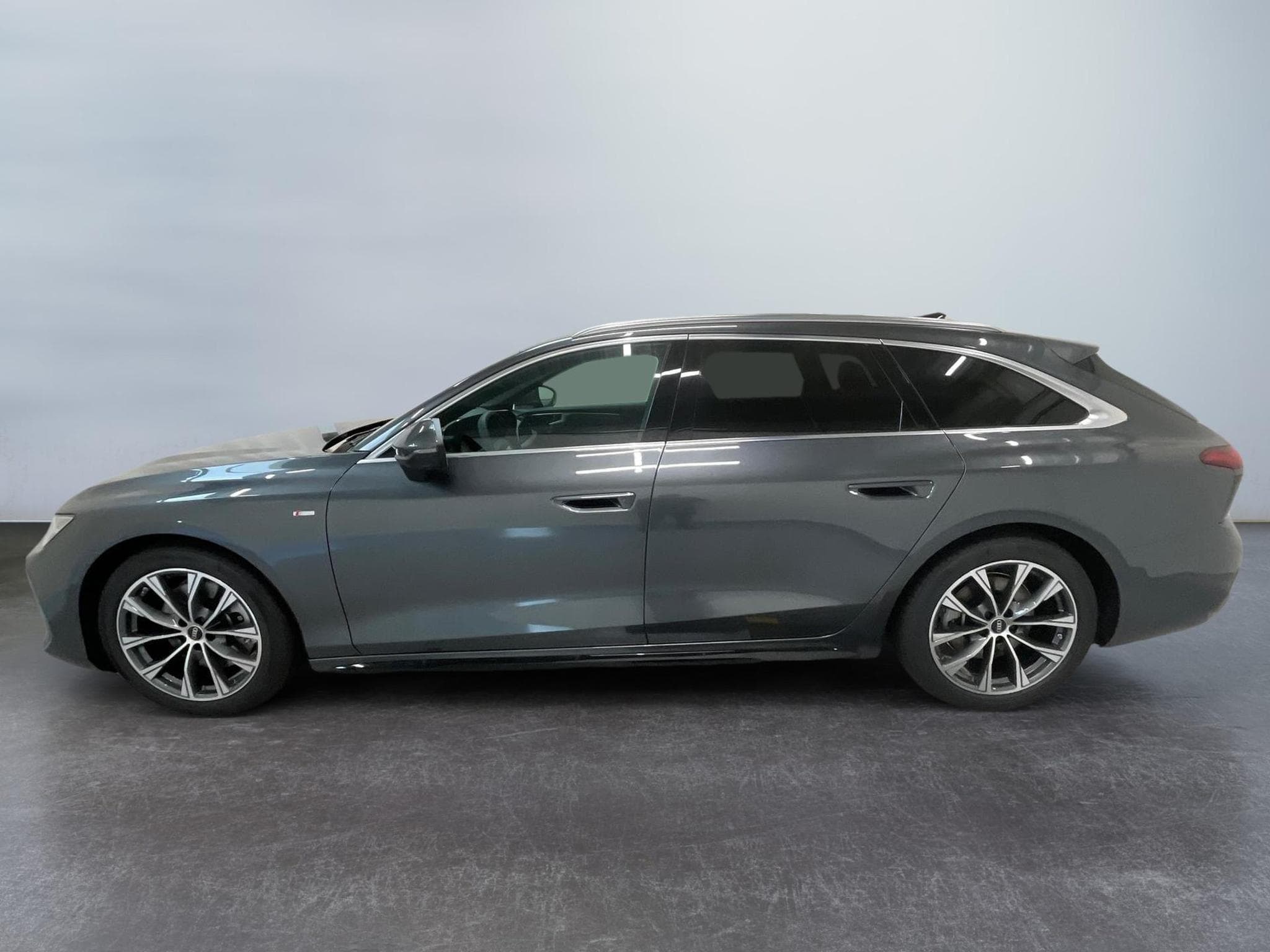 Audi A6 Avant S-Line 2.0 (2025) - Photo 6