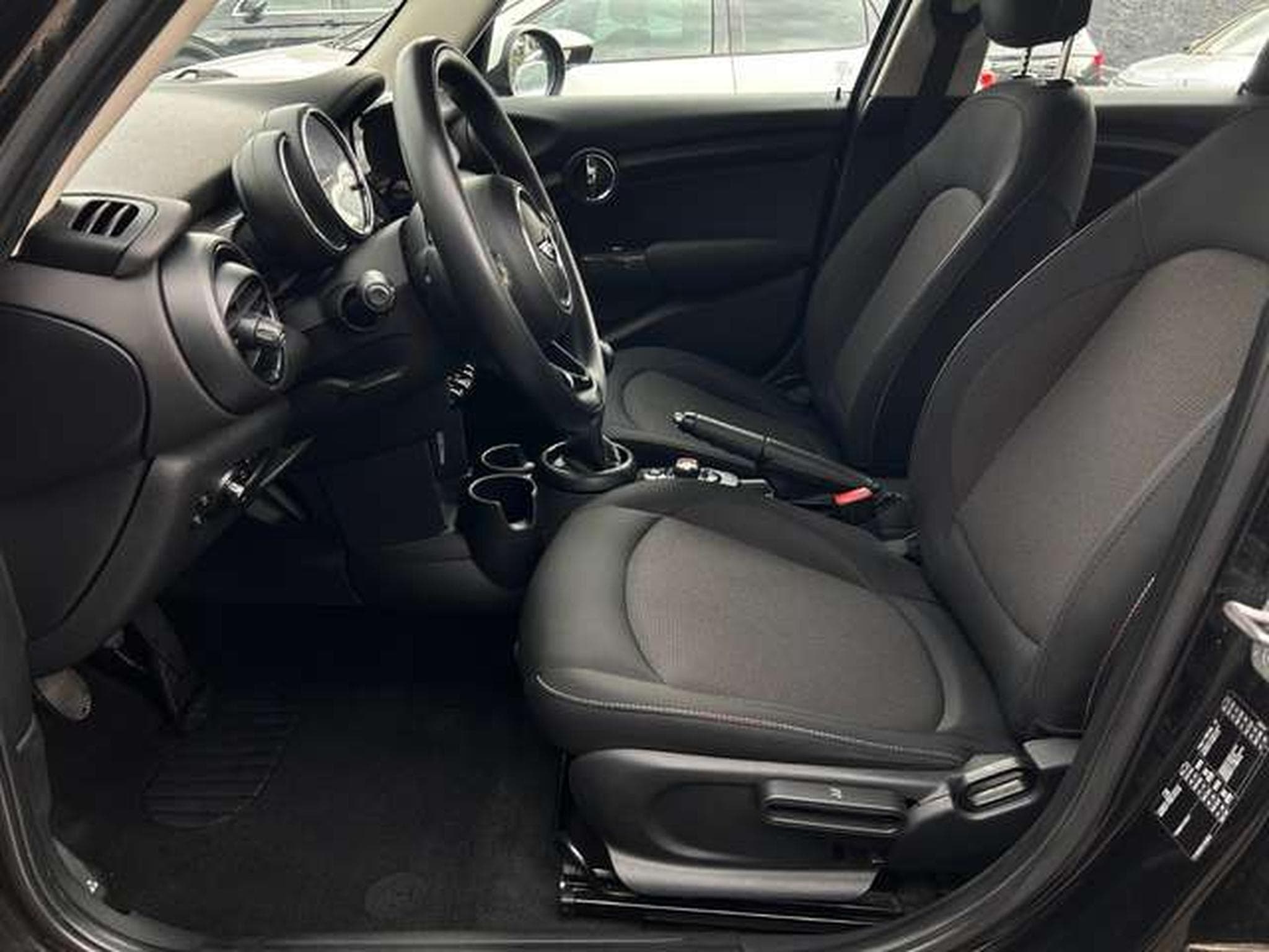 MINI Cooper COOPER D 116 5P (2016) - Photo 13