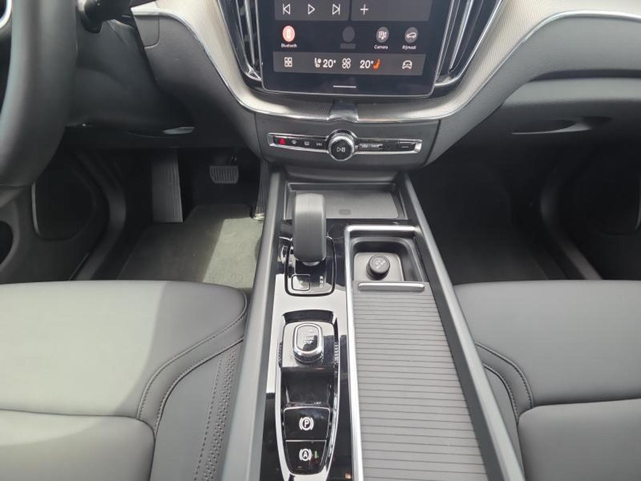 Volvo XC60 B5 Core / Essence (2025) - Photo 10