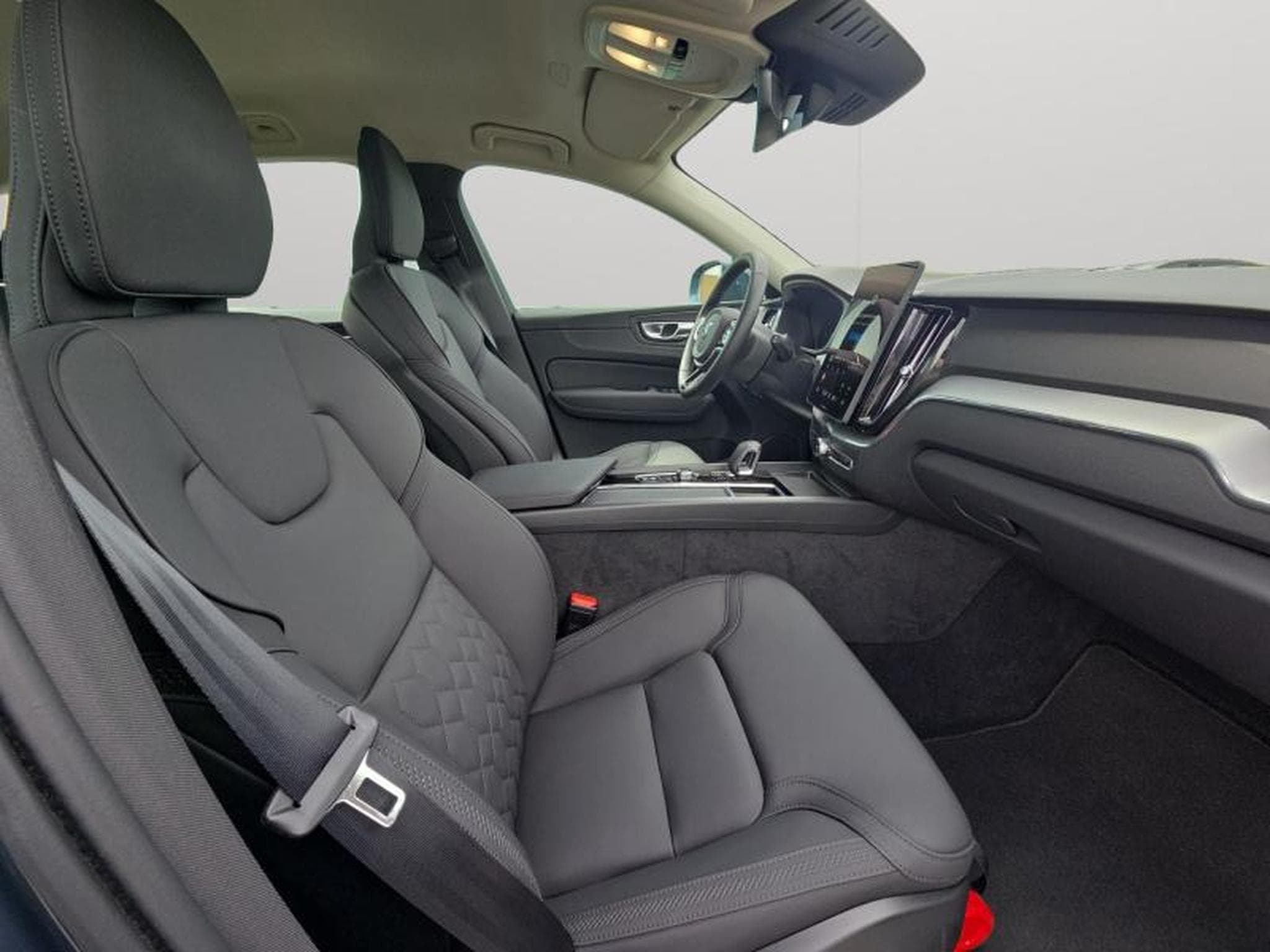 Volvo XC60 B5 Core / Essence (2025) - Photo 14