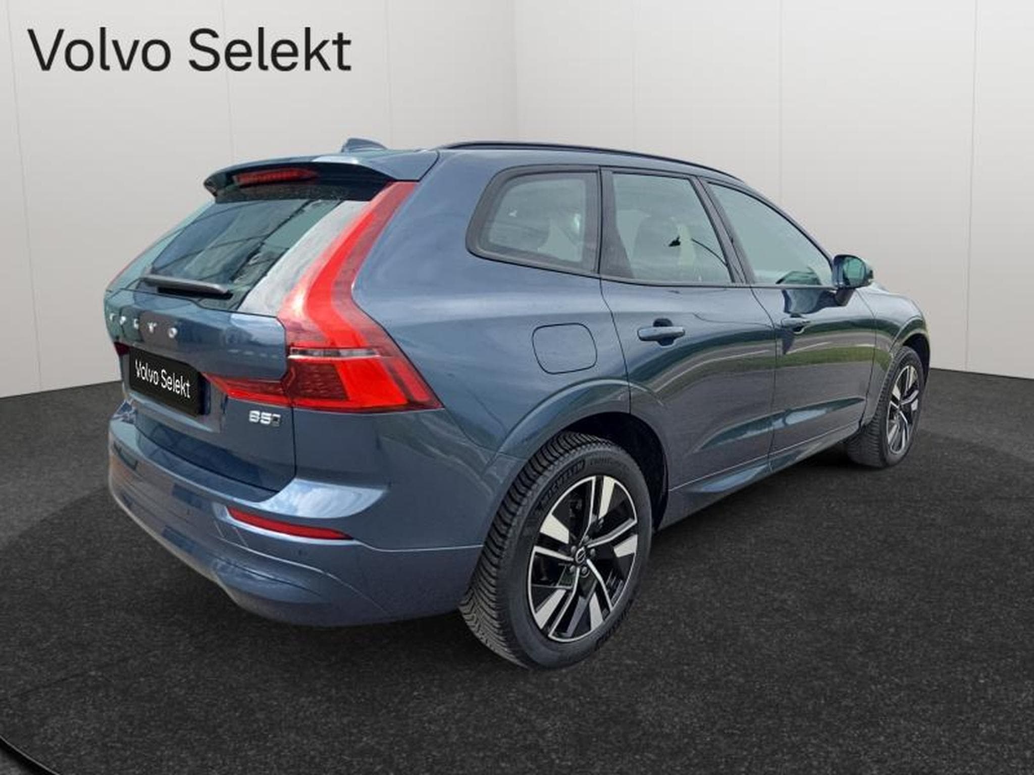 Volvo XC60 B5 Core / Essence (2025) - Photo 2