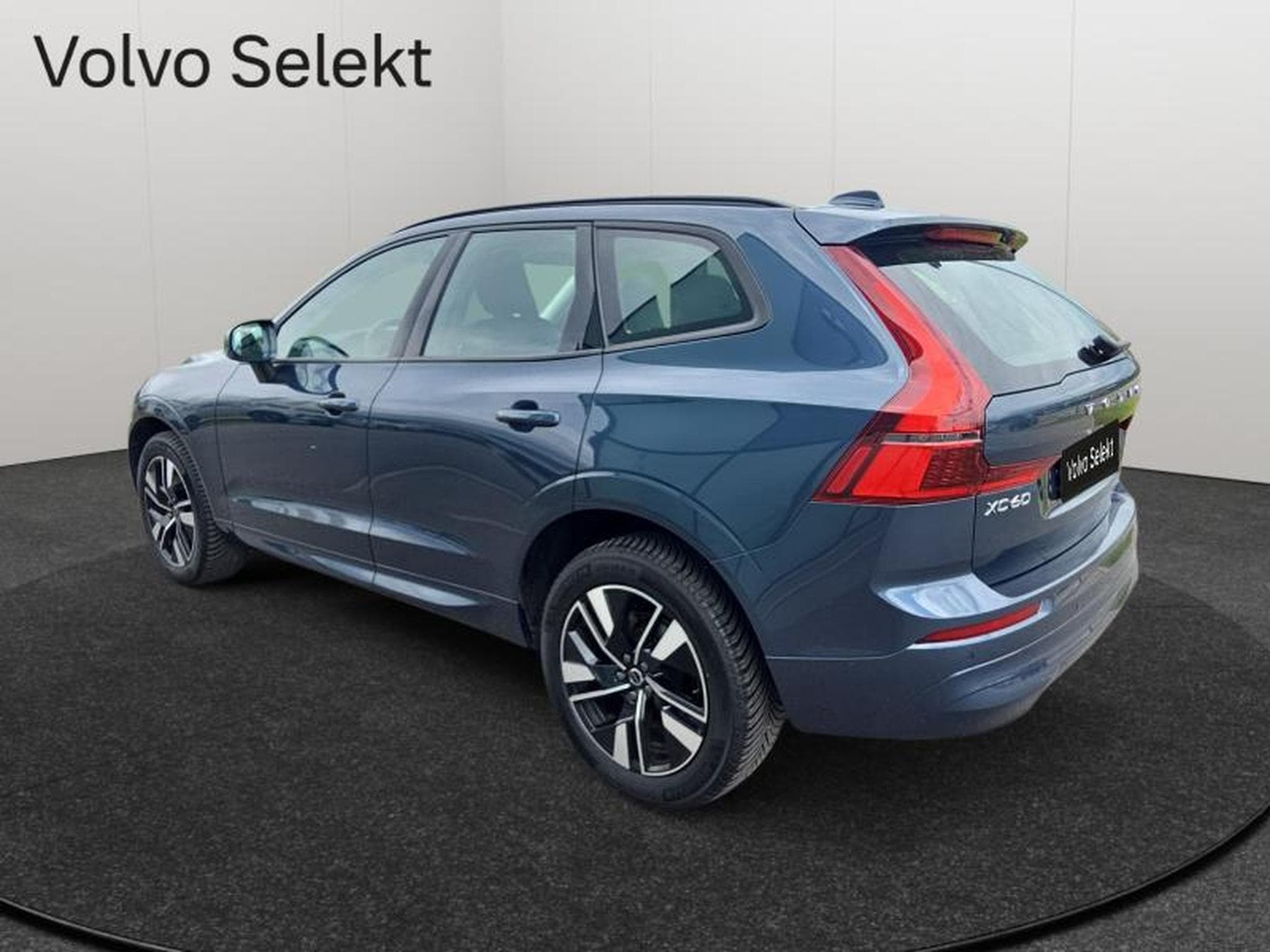 Volvo XC60 B5 Core / Essence (2025) - Photo 8