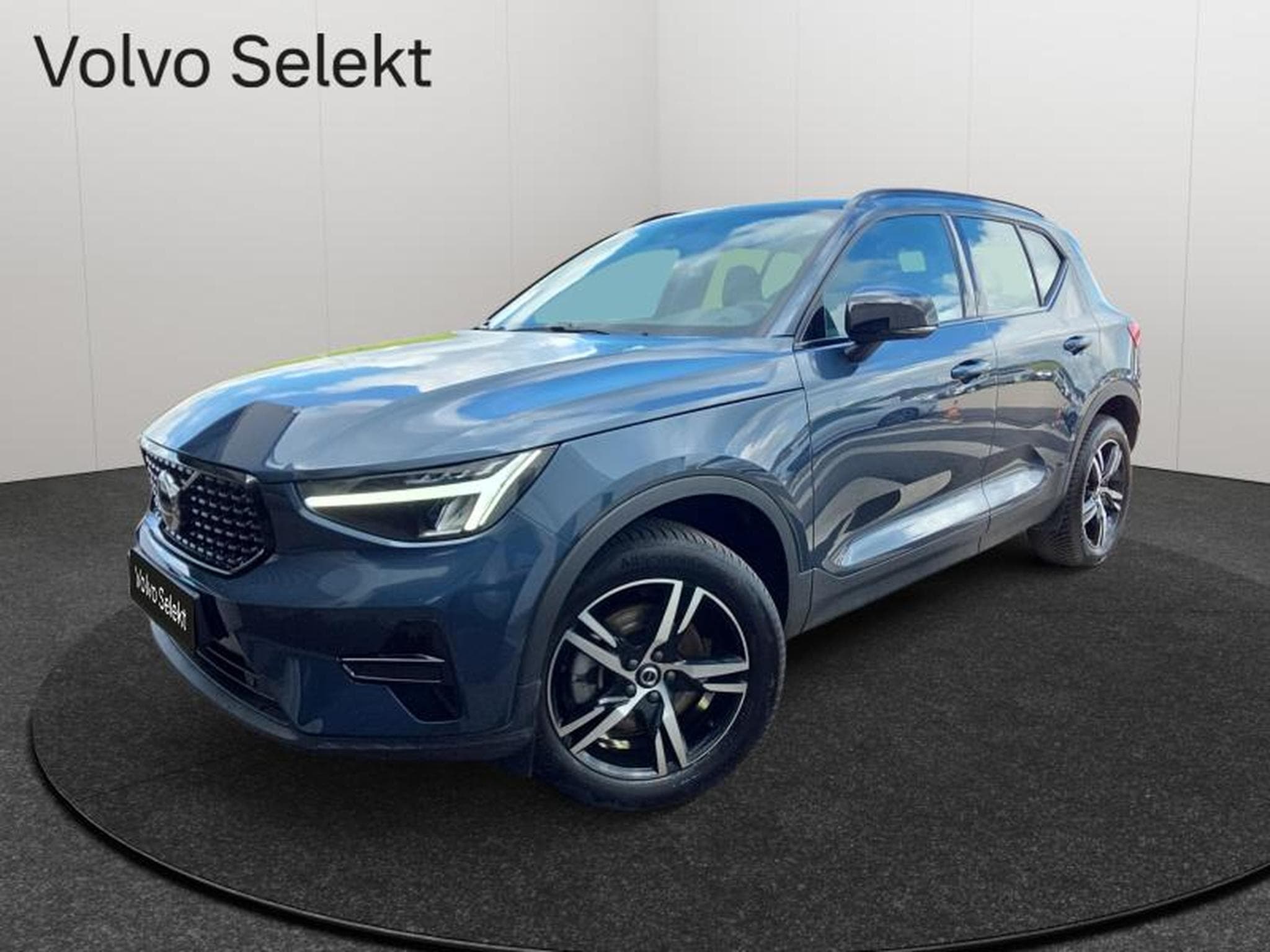 Volvo XC40 B3 Plus Dark / Essence (2025) - Photo 1