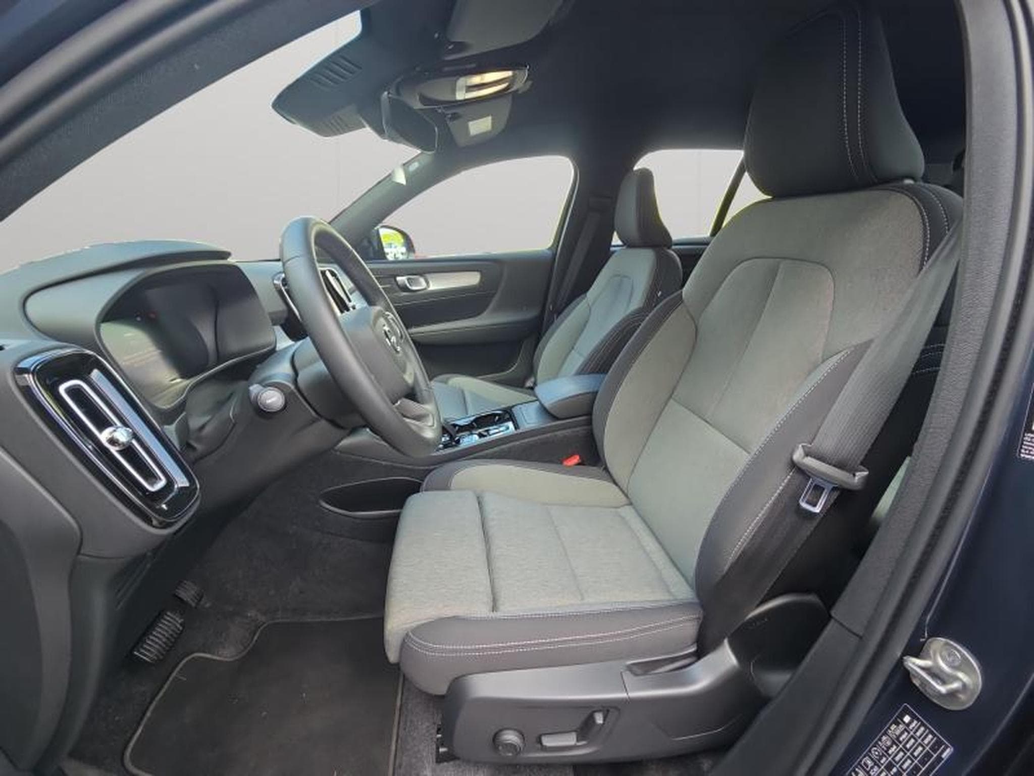 Volvo XC40 B3 Plus Dark / Essence (2025) - Photo 11