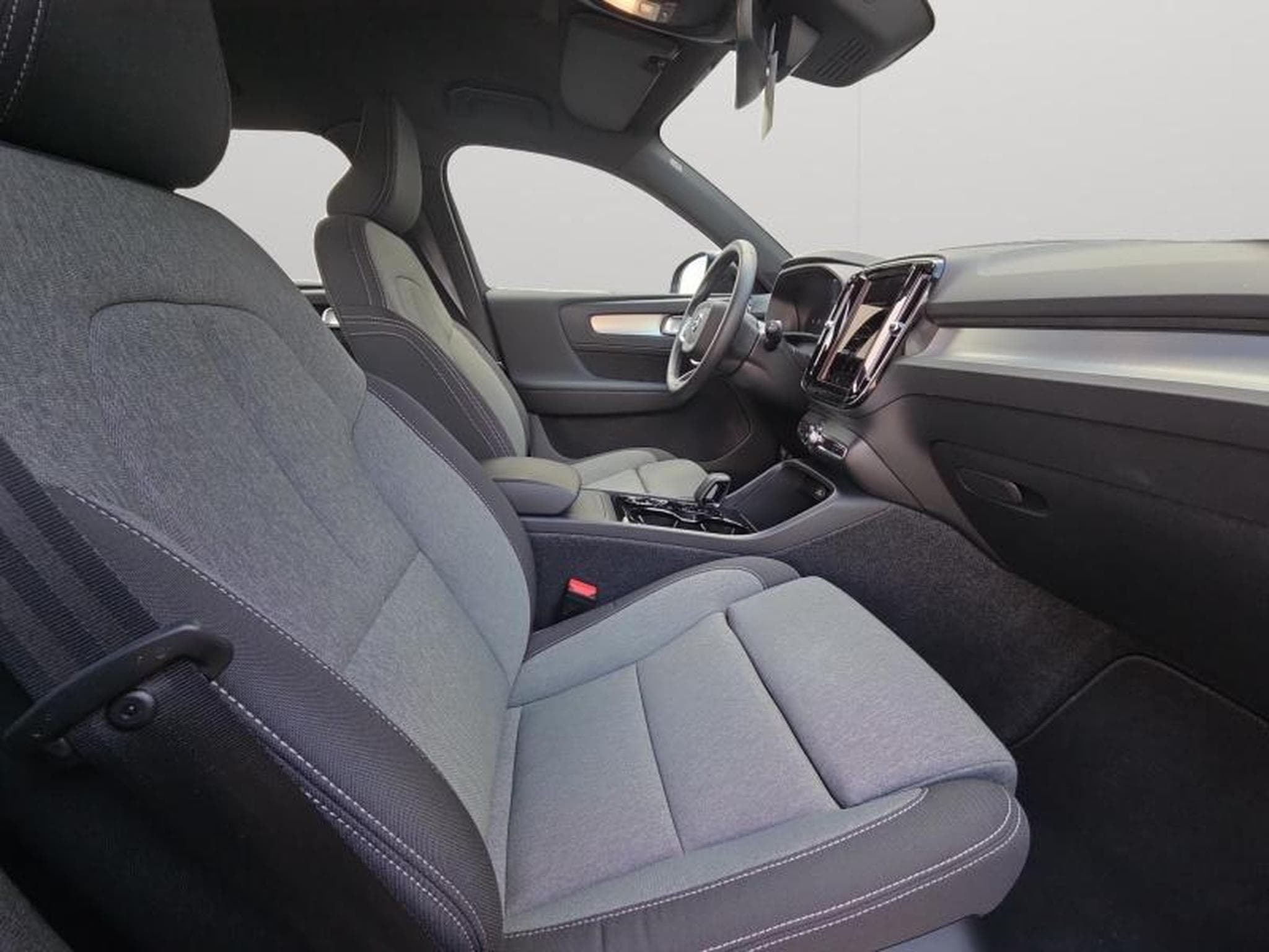 Volvo XC40 B3 Plus Dark / Essence (2025) - Photo 13