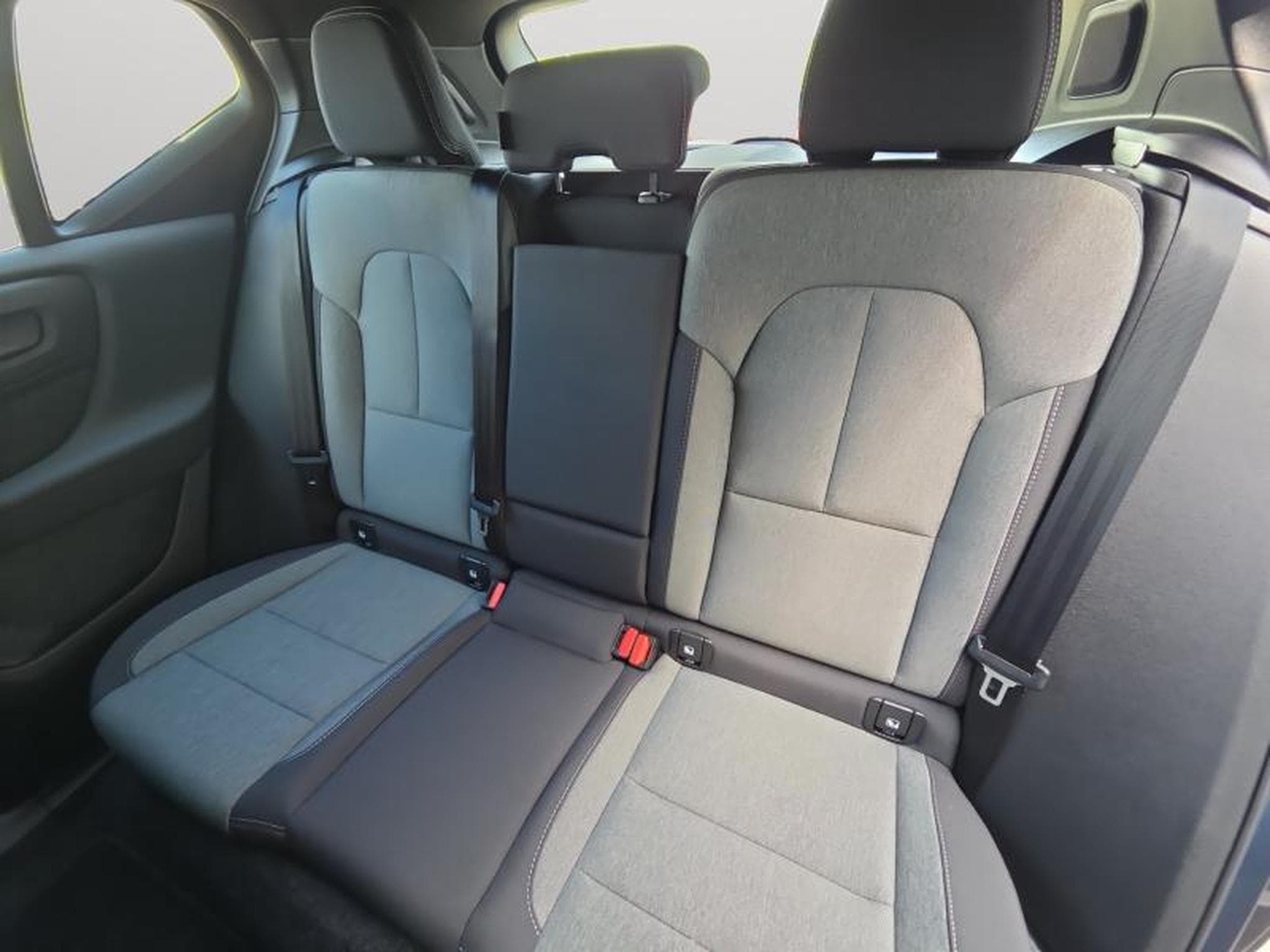 Volvo XC40 B3 Plus Dark / Essence (2025) - Photo 14