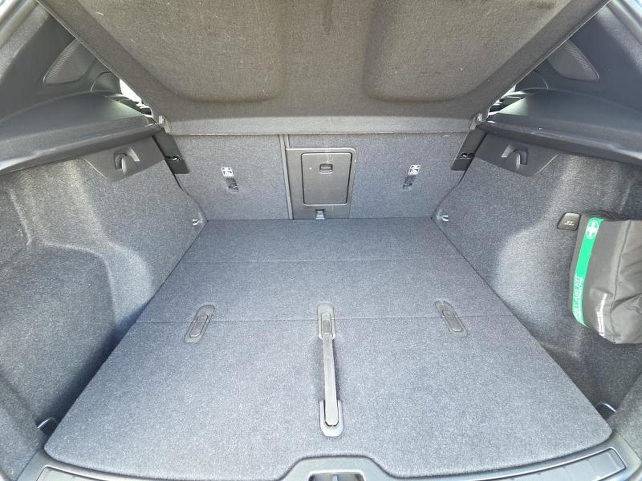 Volvo XC40 B3 Plus Dark / Essence (2025) - Photo 15