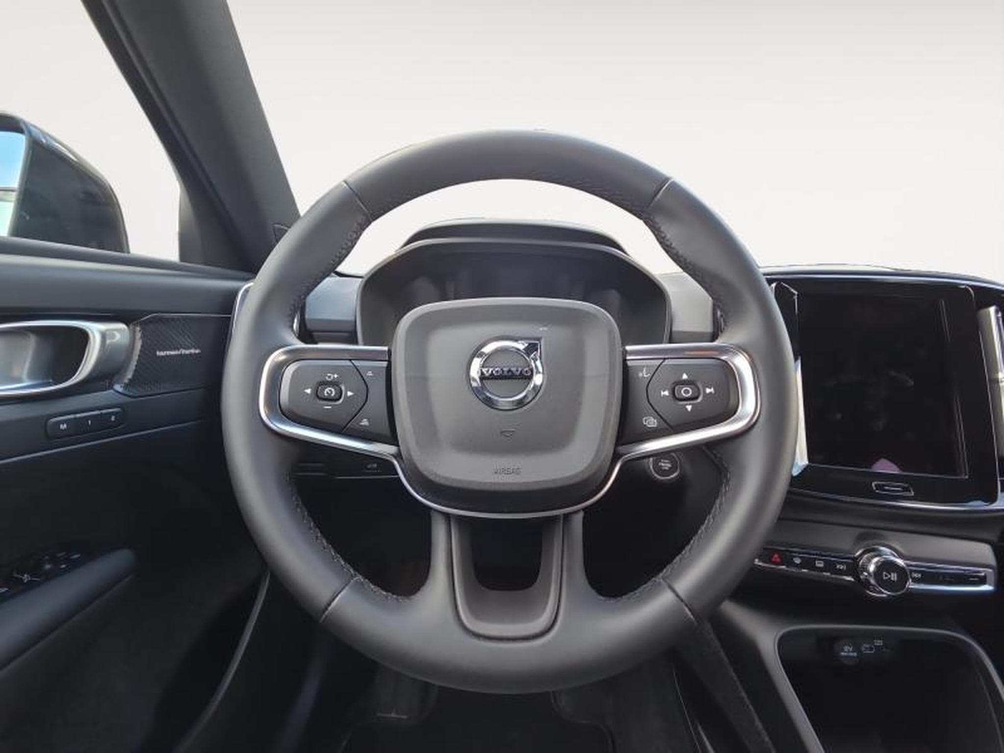 Volvo XC40 B3 Plus Dark / Essence (2025) - Photo 17
