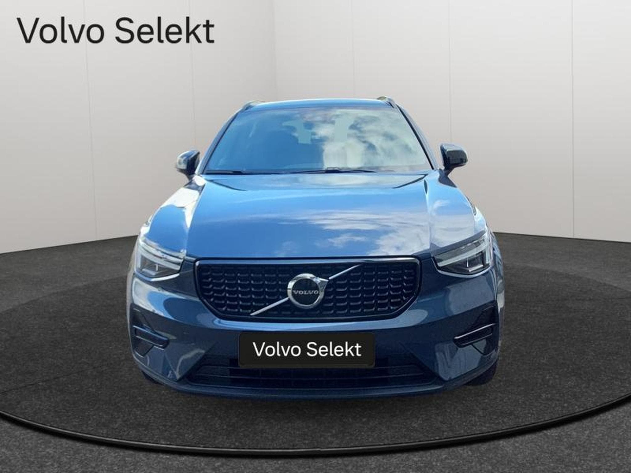Volvo XC40 B3 Plus Dark / Essence (2025) - Photo 2
