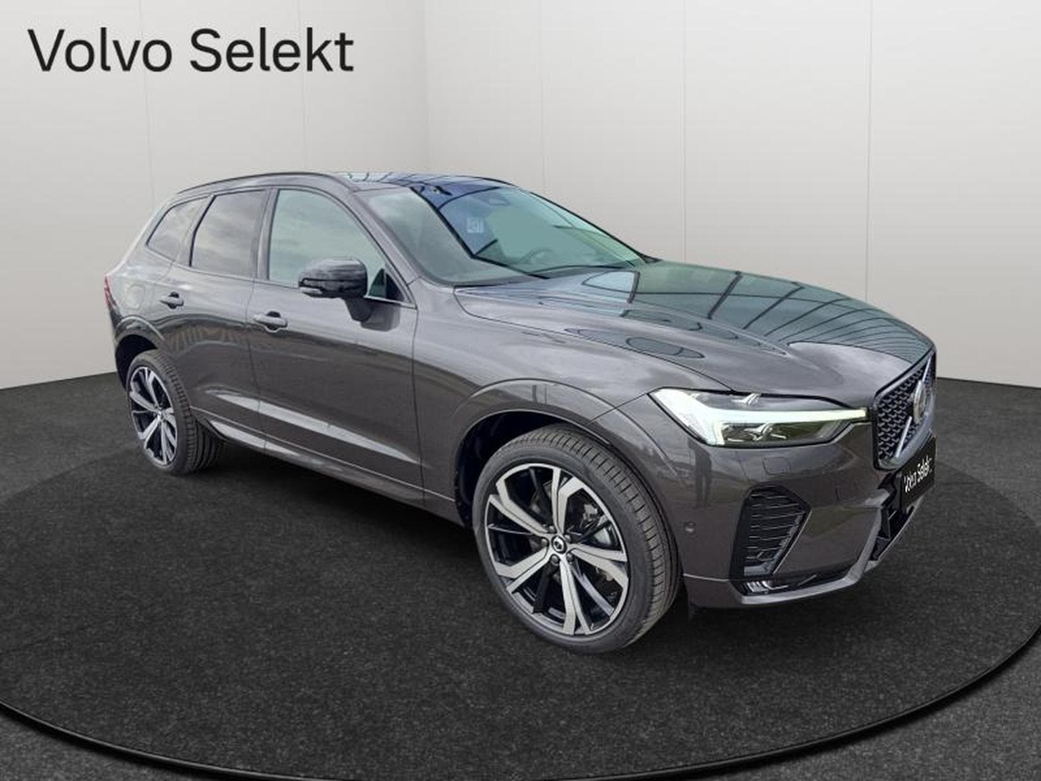 Volvo XC60 B5 AWD Ultra Dark / Essence (2025) - Photo 18